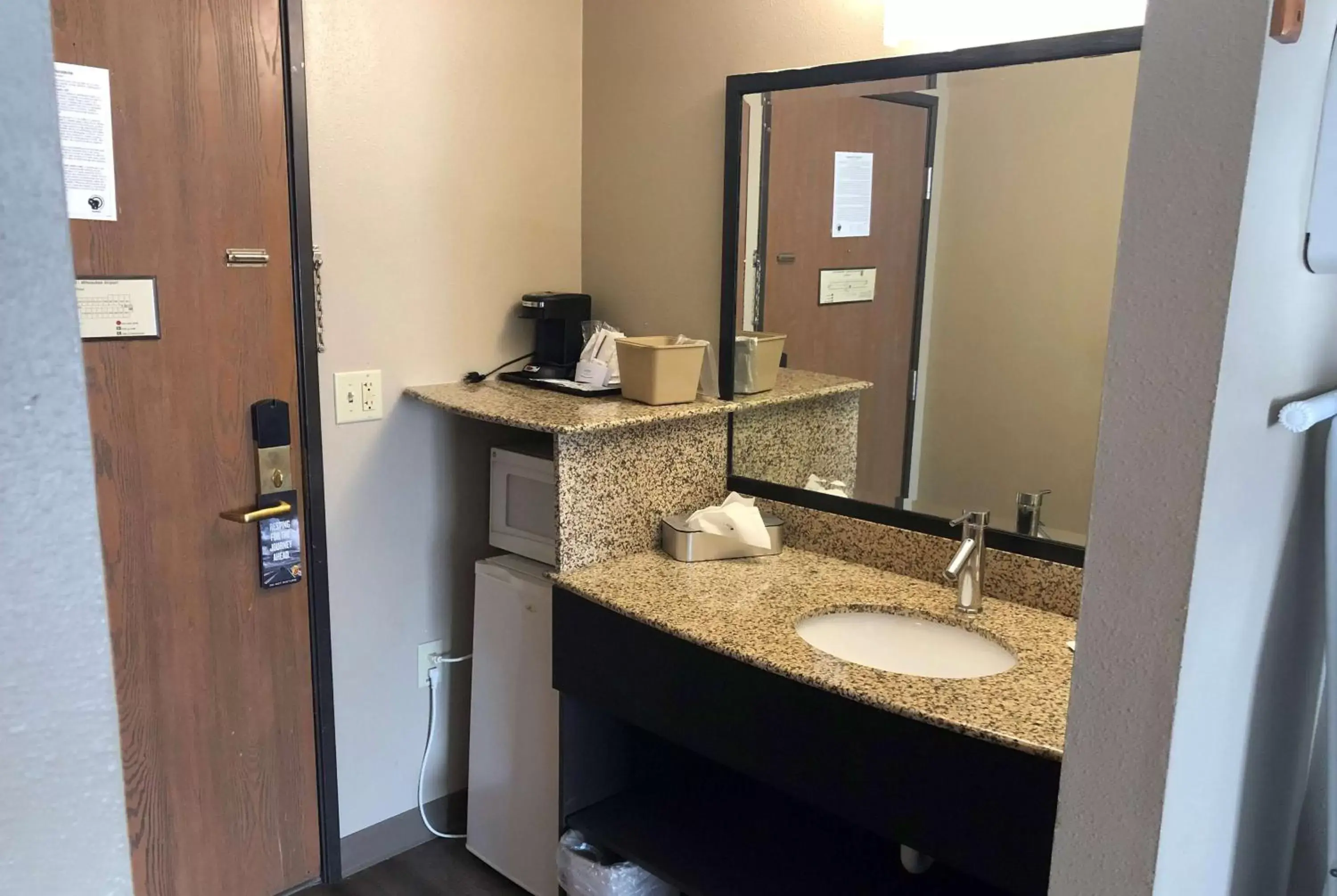 TV and multimedia, Bathroom in Super 8 by Wyndham Milwaukee Airport