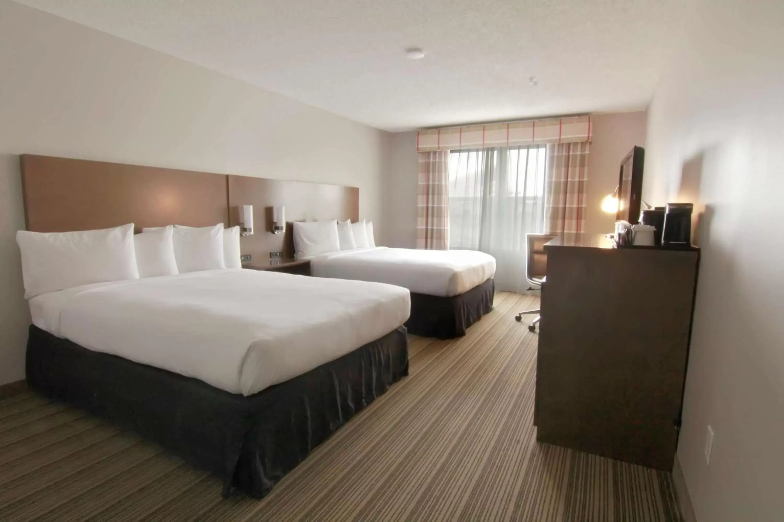 Photo of the whole room, Bed in Country Inn & Suites by Radisson, Annapolis, MD