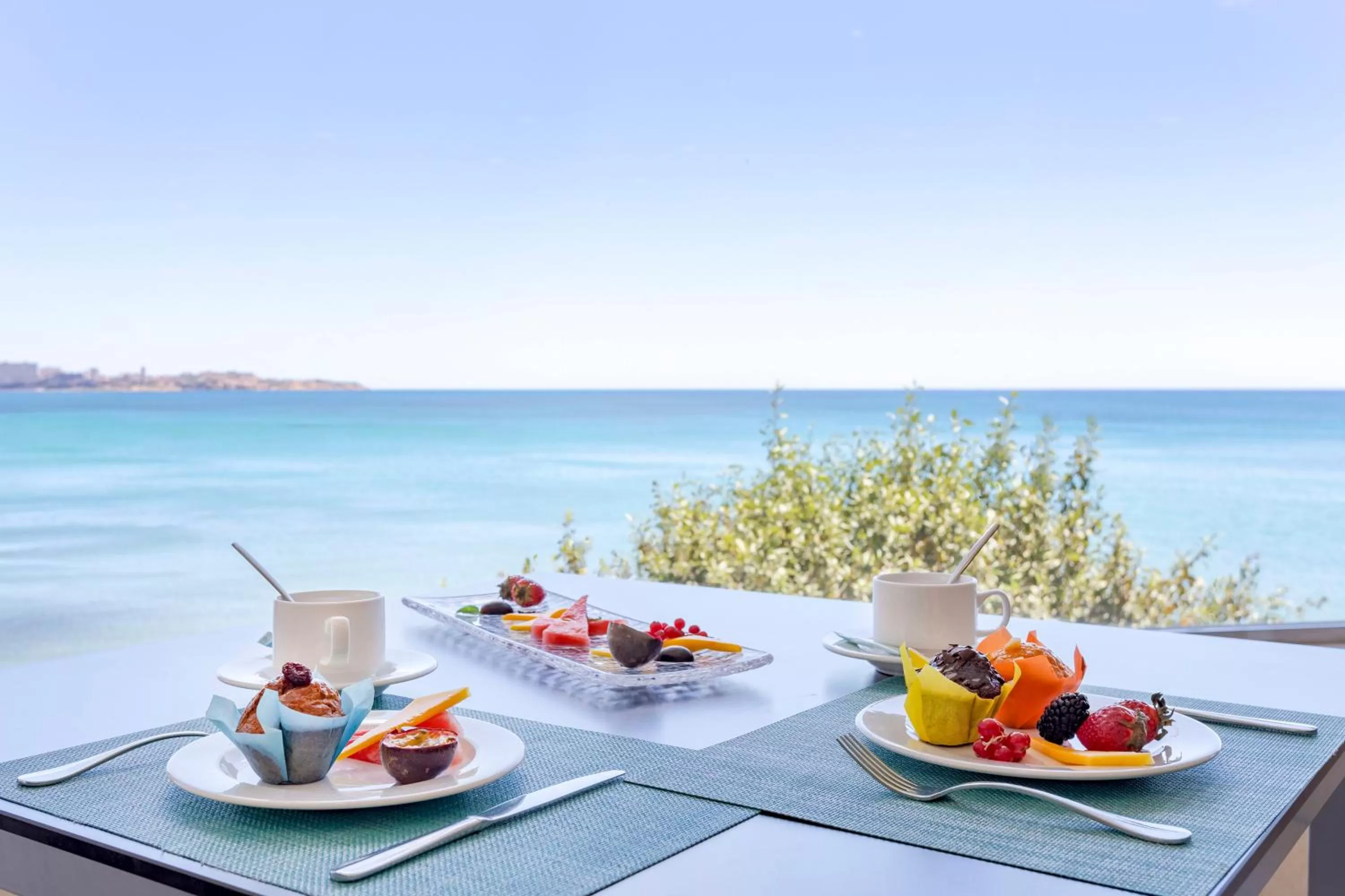 Restaurant/places to eat in Melia Alicante