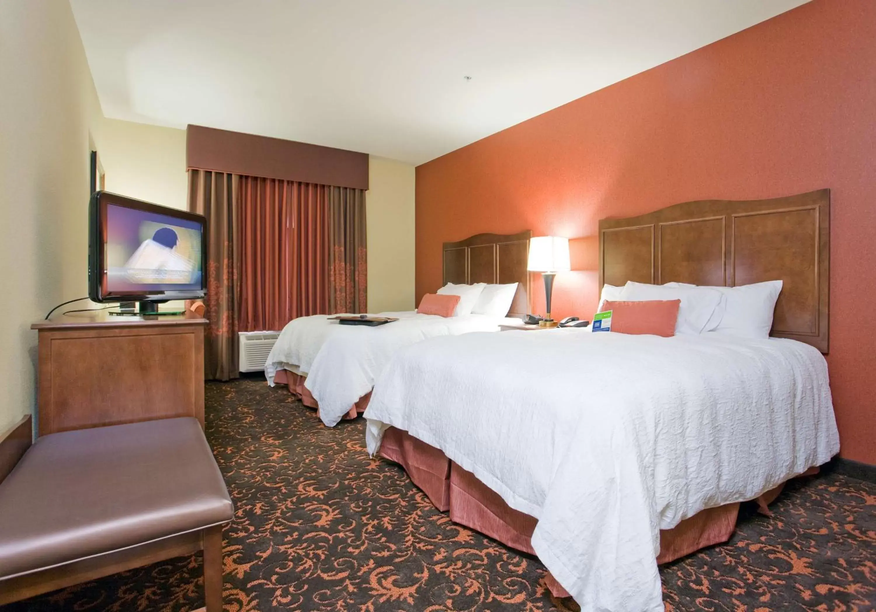 Bed in Hampton Inn & Suites New Braunfels