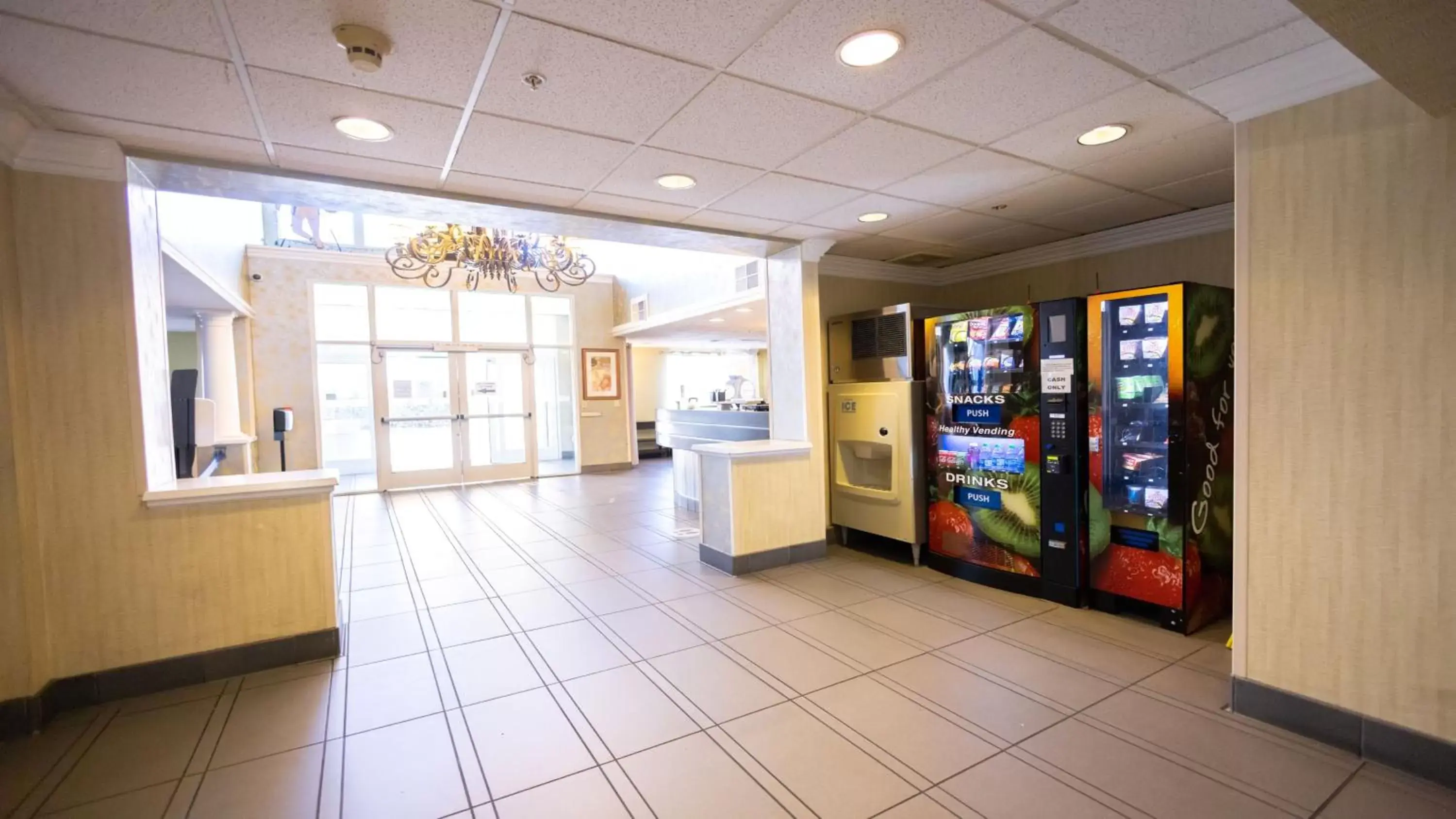 vending machine in Holiday Inn Express Berkeley, an IHG Hotel