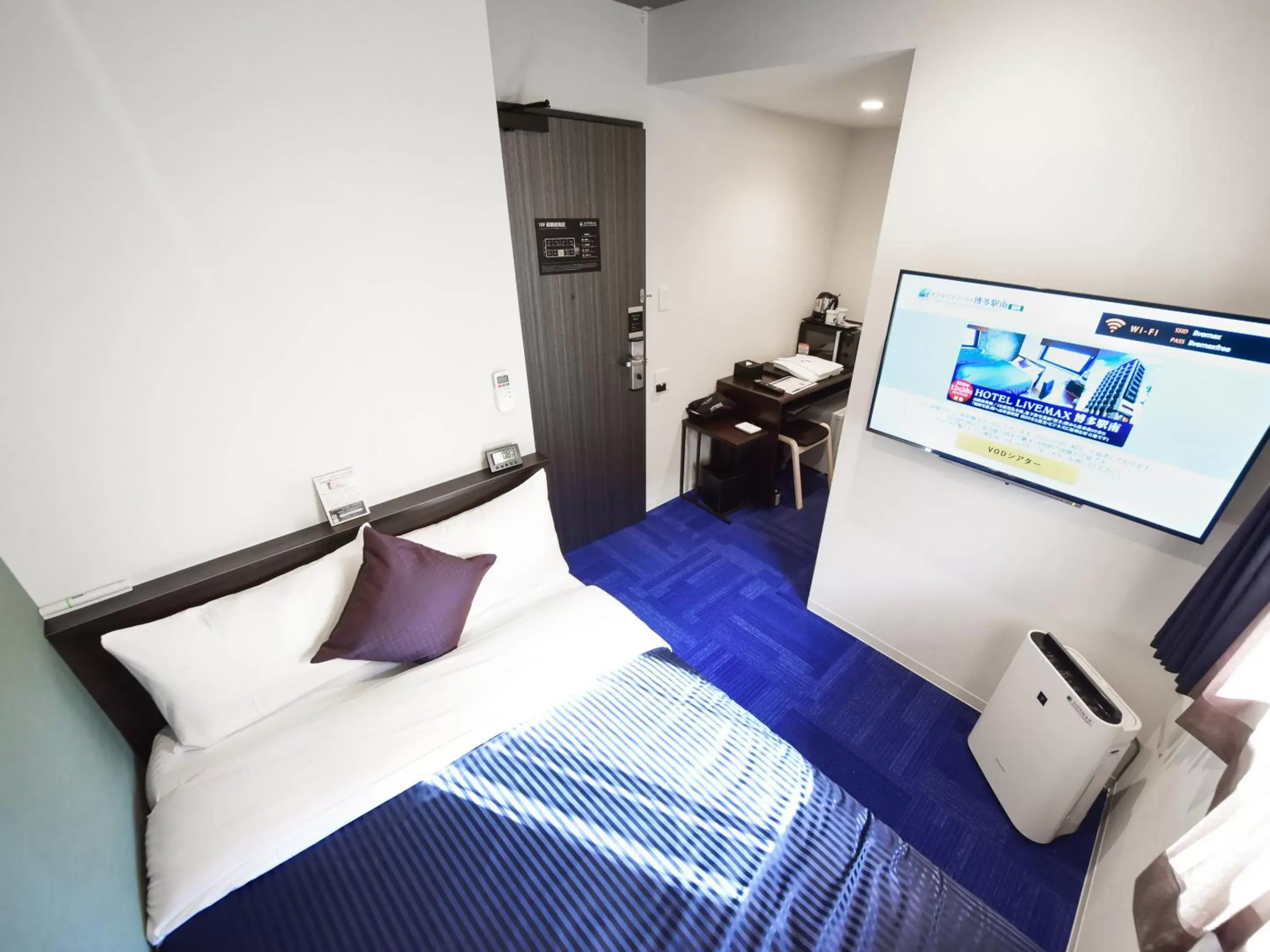 Photo of the whole room, Bed in HOTEL LiVEMAX Hakataeki Minami Photo of the whole room, Bed in HOTEL LiVEMAX Hakataeki Minami