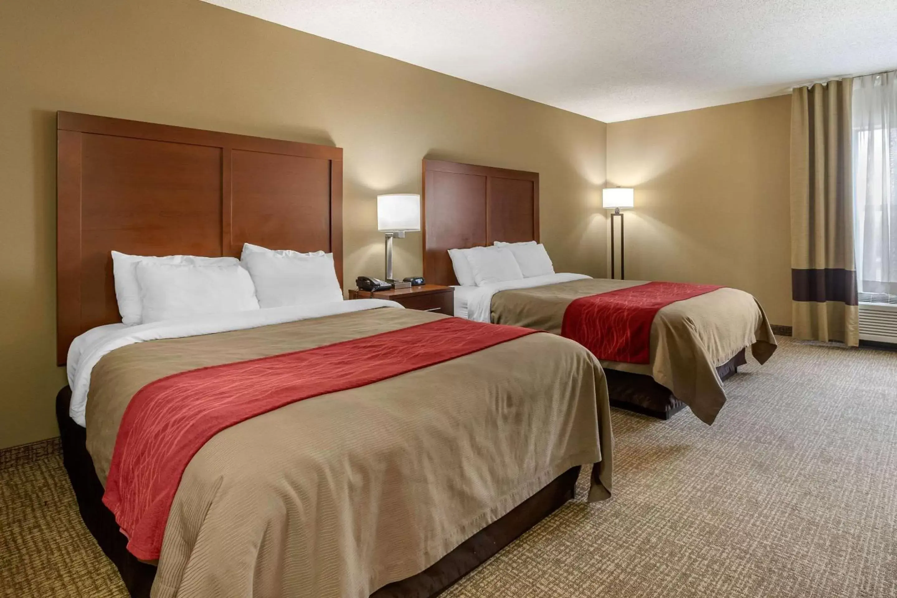 Photo of the whole room, Bed in Comfort Inn Walcott near Davenport