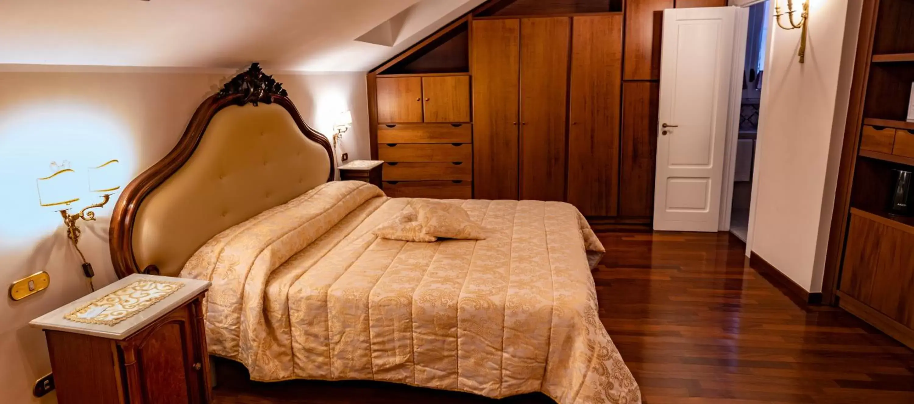 Deluxe Double Room - single occupancy in Real Borbone Deluxe Double Room - single occupancy in Real Borbone
