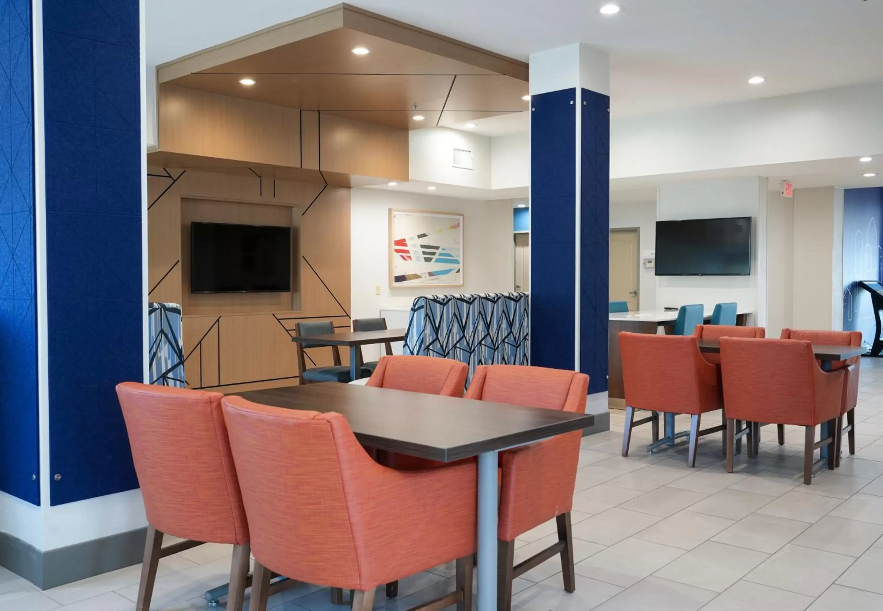 Kitchen or kitchenette, Restaurant/Places to Eat in Holiday Inn Express Hotel & Suites Cedar Hill, an IHG Hotel