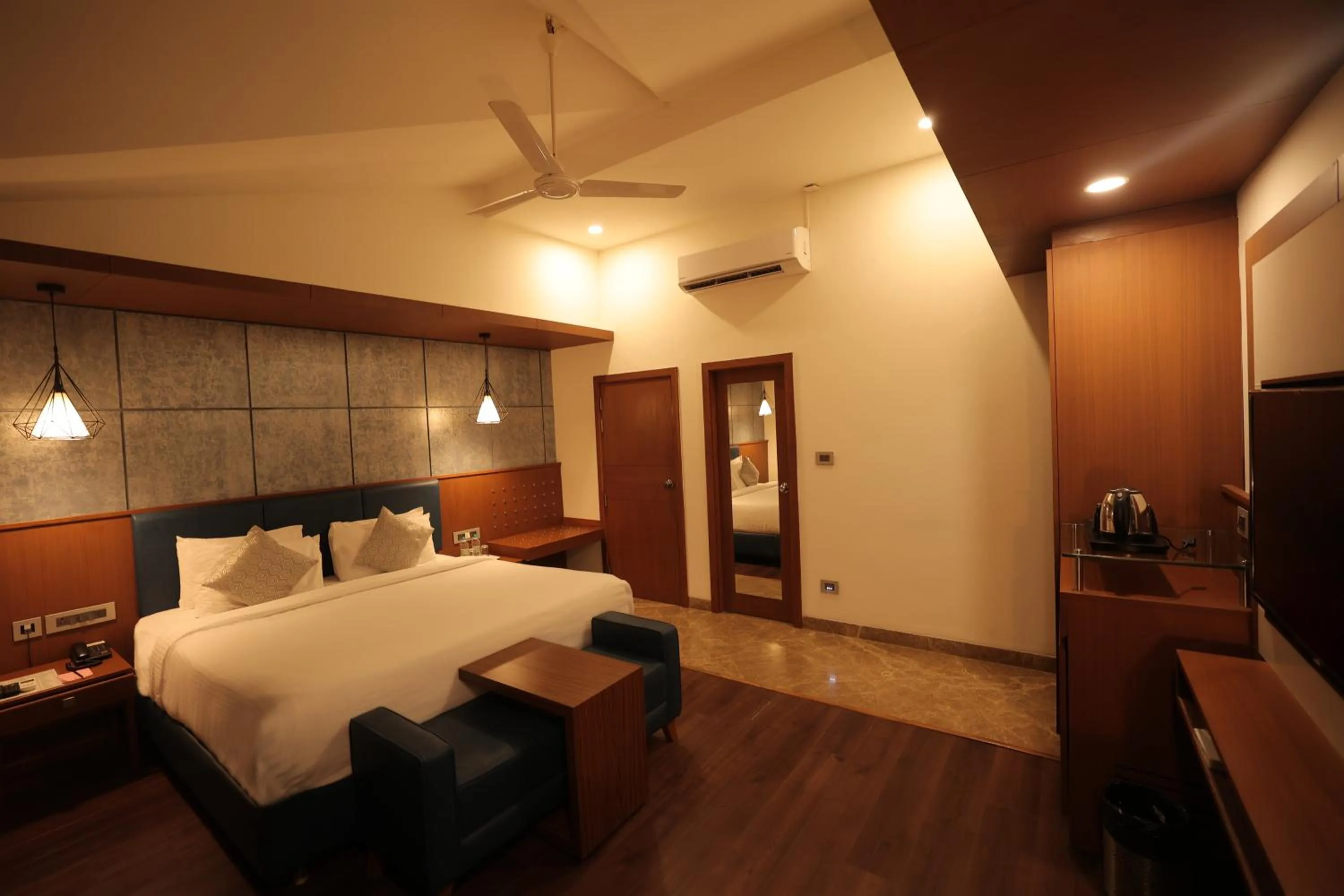 Bed in Poppys Vista Hotel