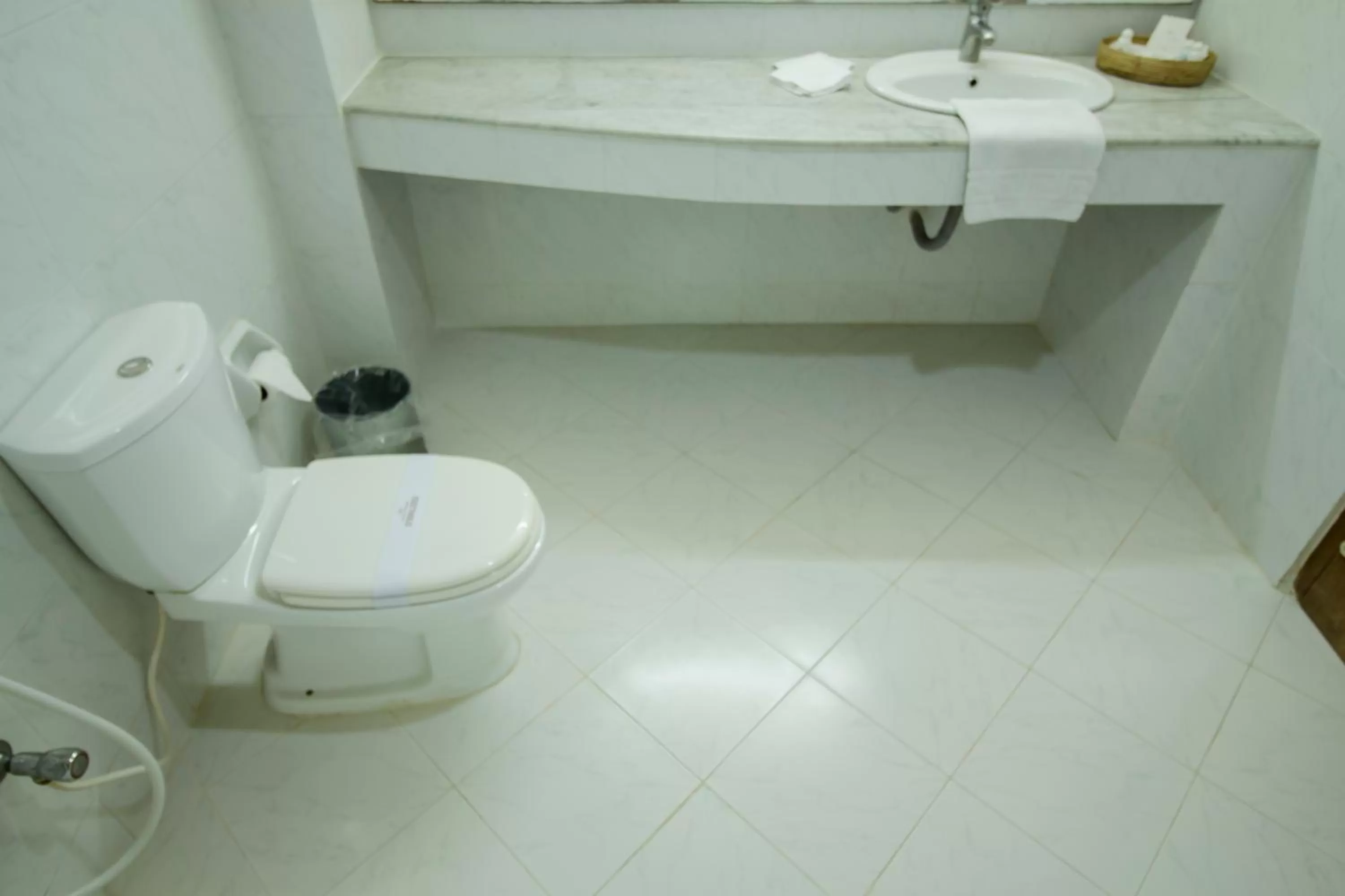 Toilet in Hotel Victory - Best in City Center