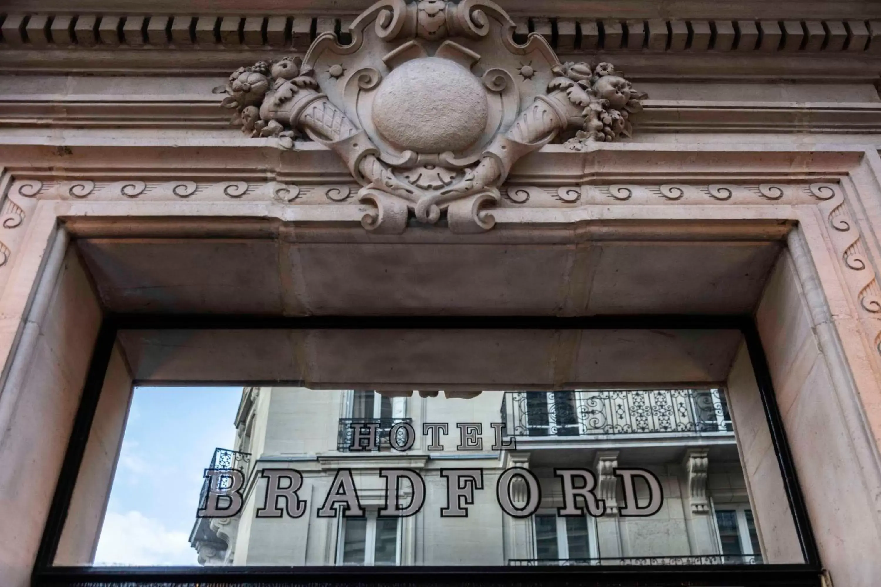 Facade/entrance in Bradford Elysées - Astotel