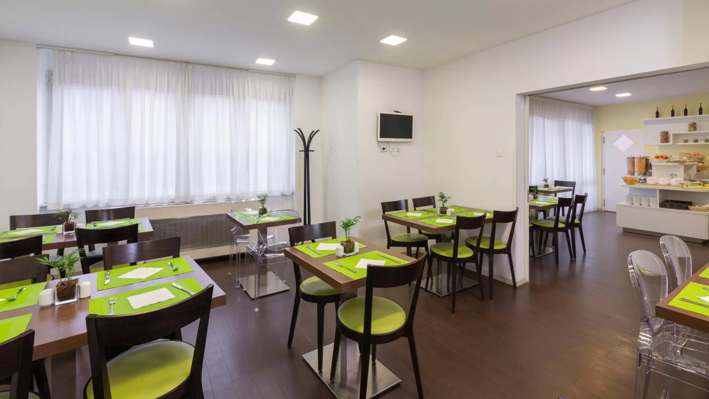 Restaurant/Places to Eat in Hotel Jadran