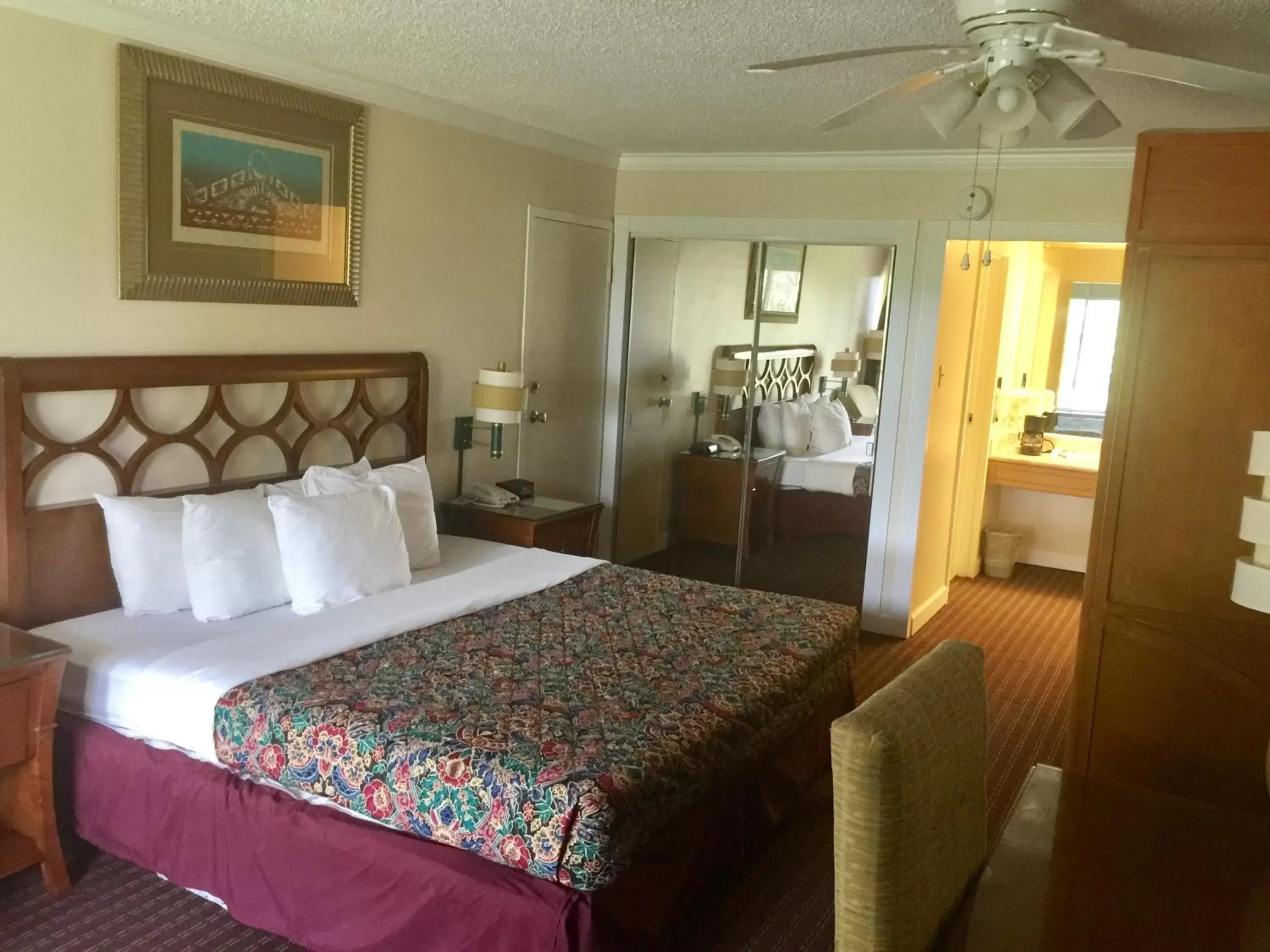 Bed in Grand Palms Spa & Golf Resort