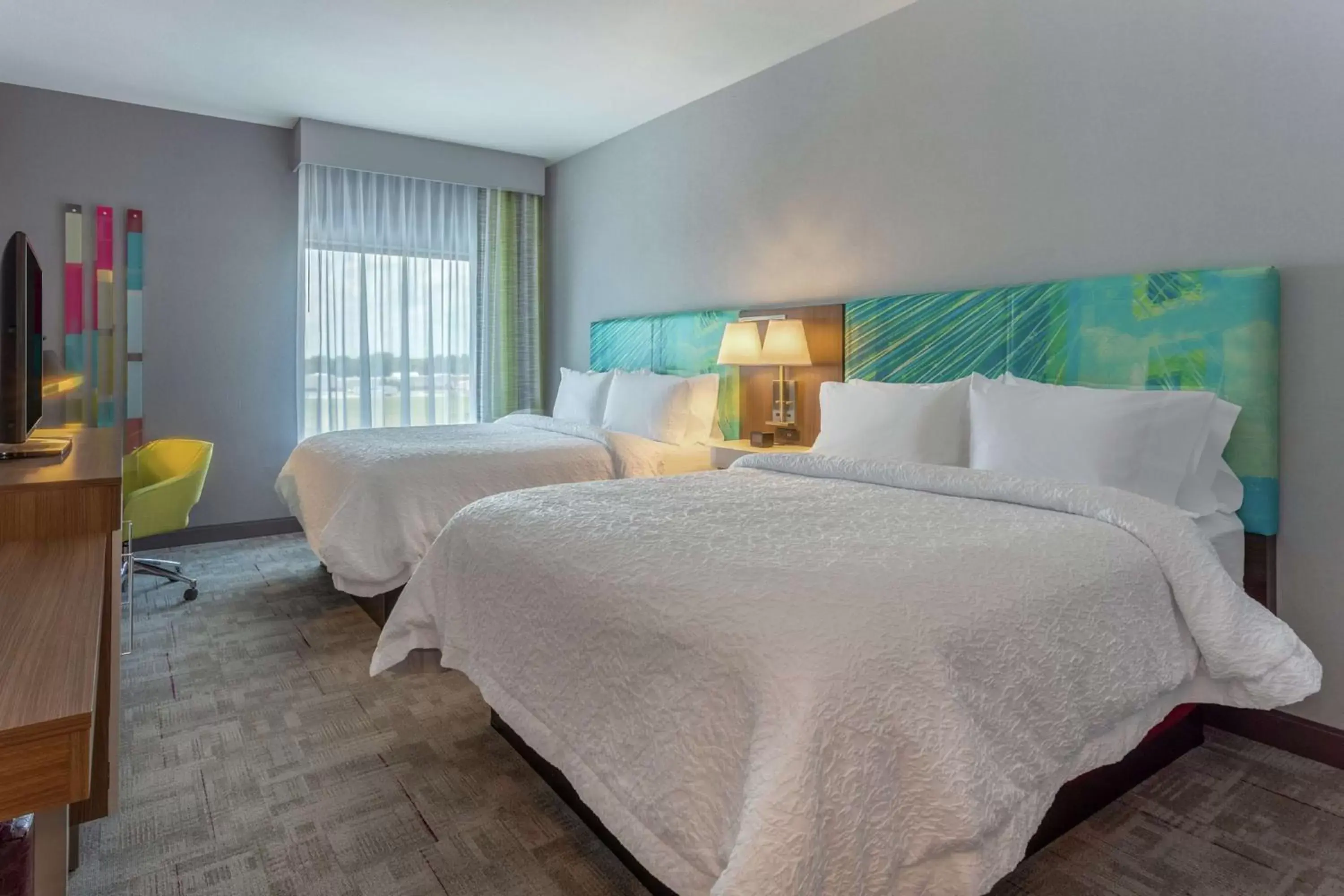 Bedroom, Bed in Hampton Inn & Suites Burlington