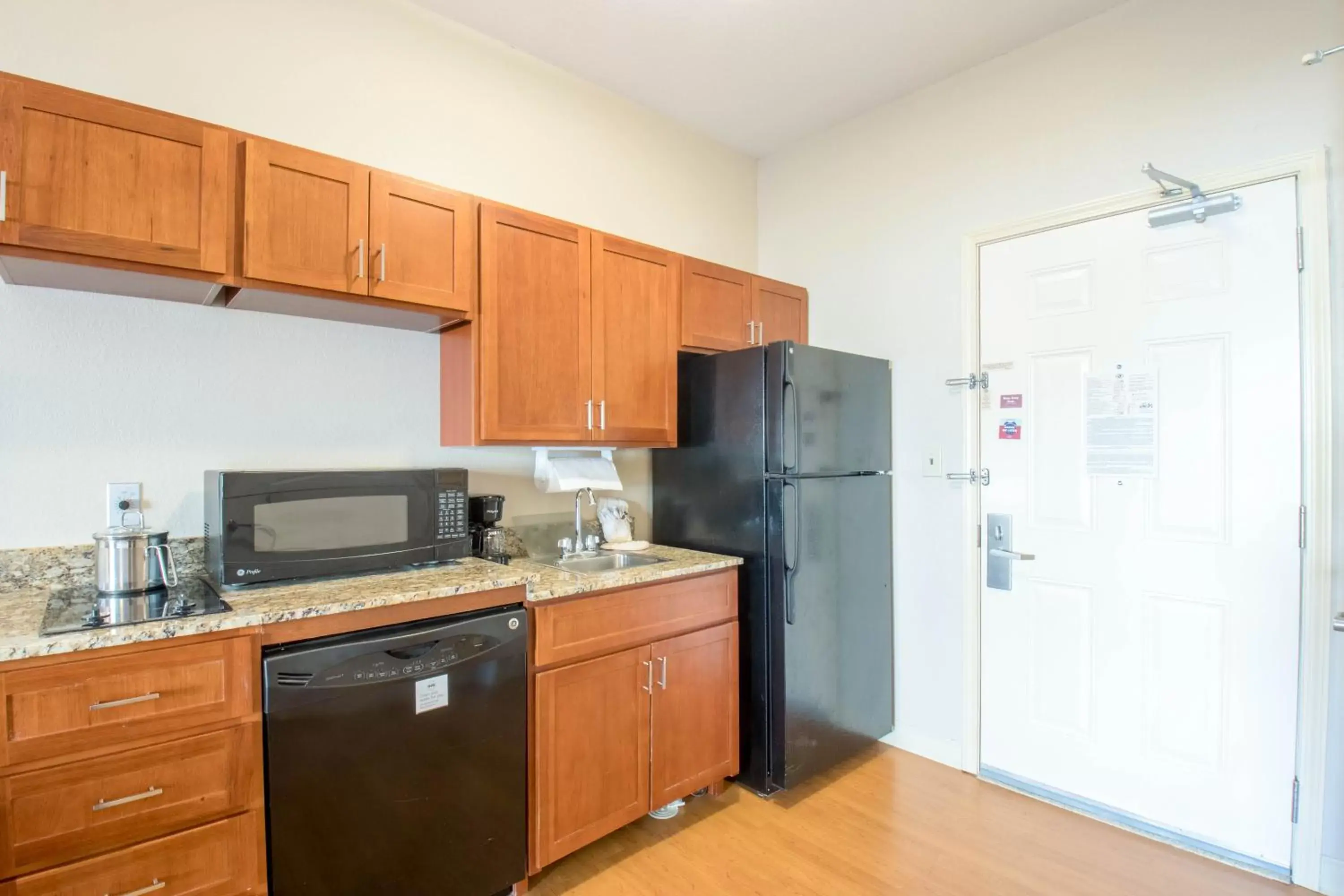 Kitchen/Kitchenette in Western Slope Suites Parachute