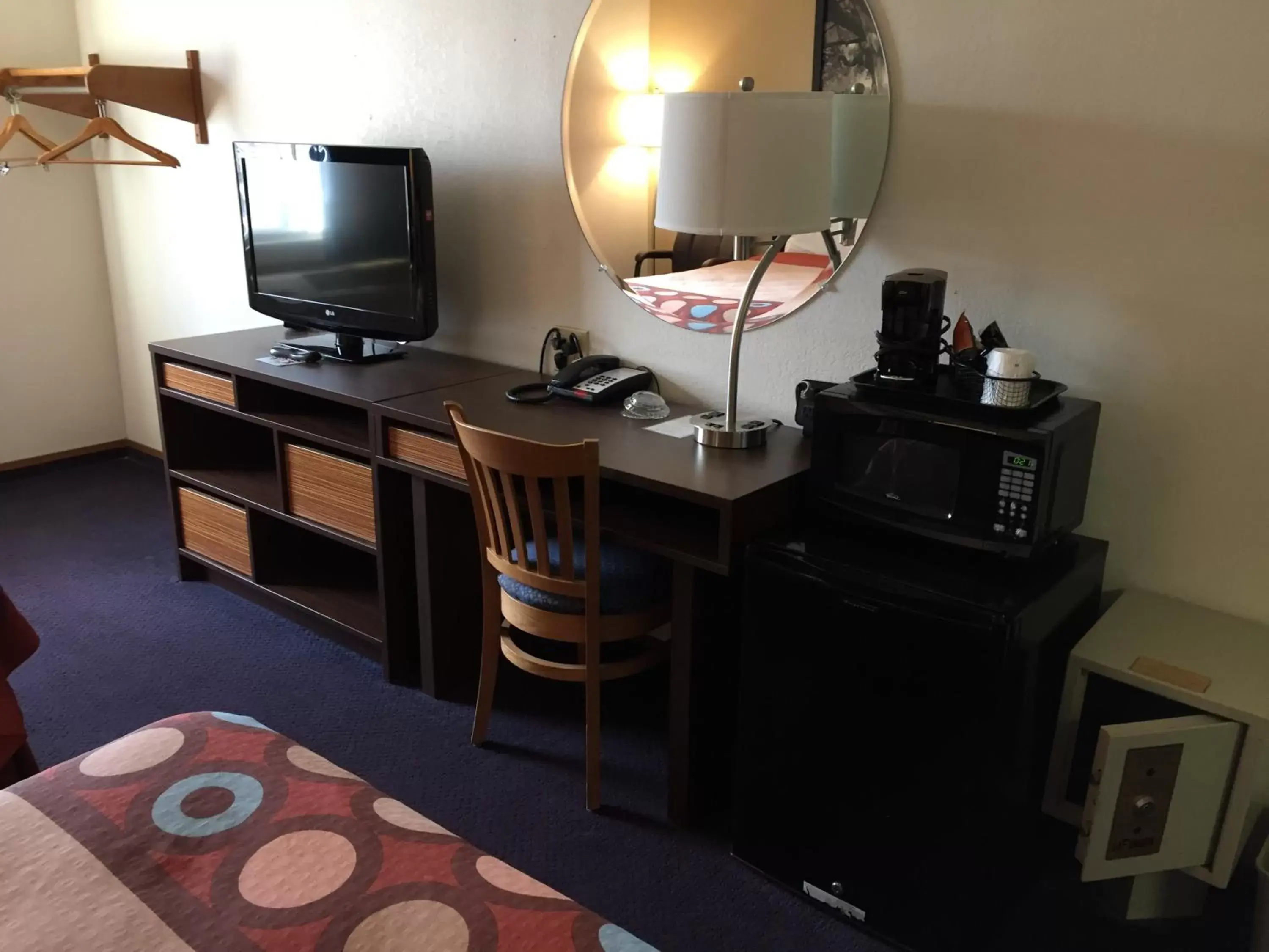 Bedroom, TV/Entertainment Center in Super 8 by Wyndham College Station