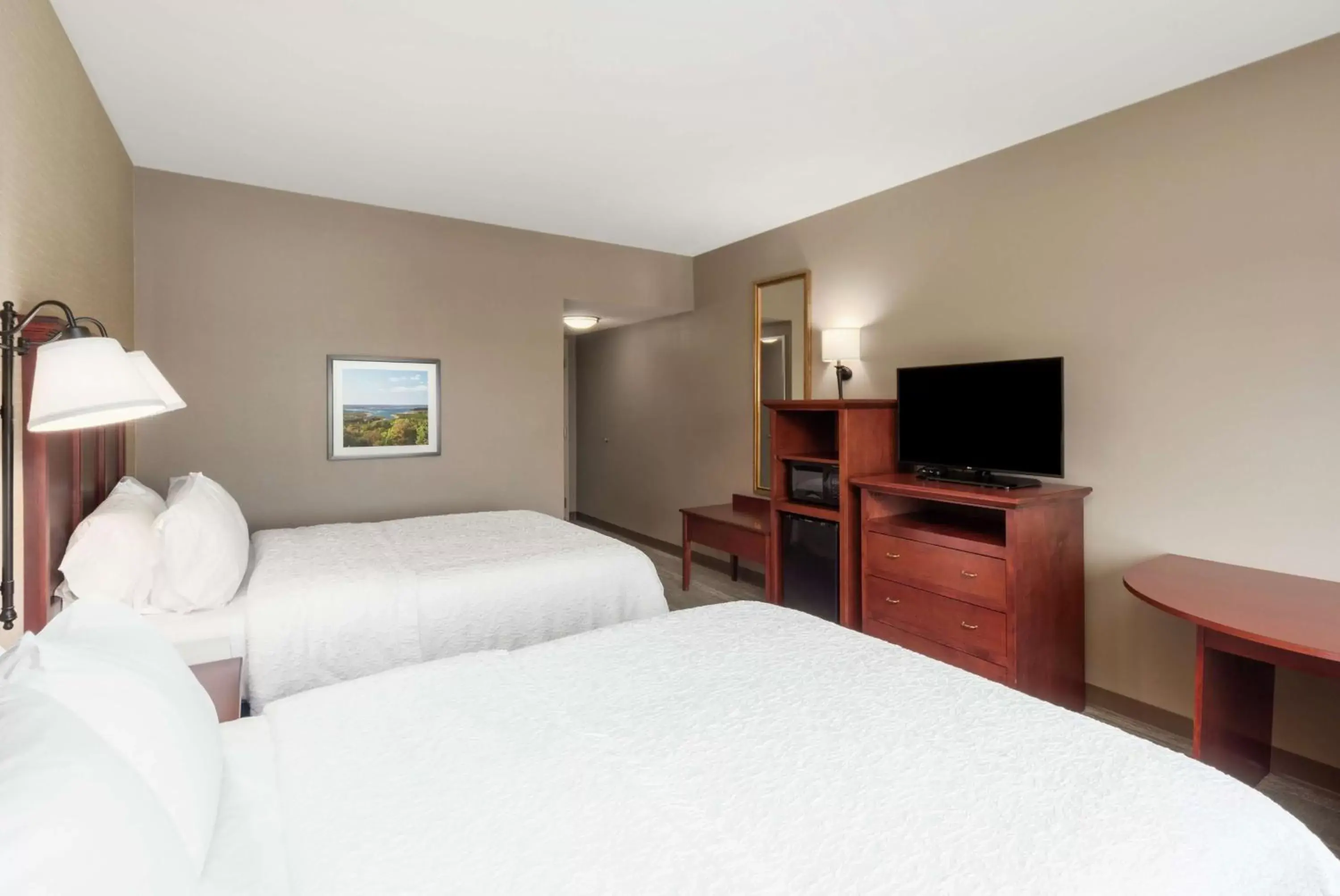 Bedroom, Bed in Hampton Inn Branson - Branson Hills