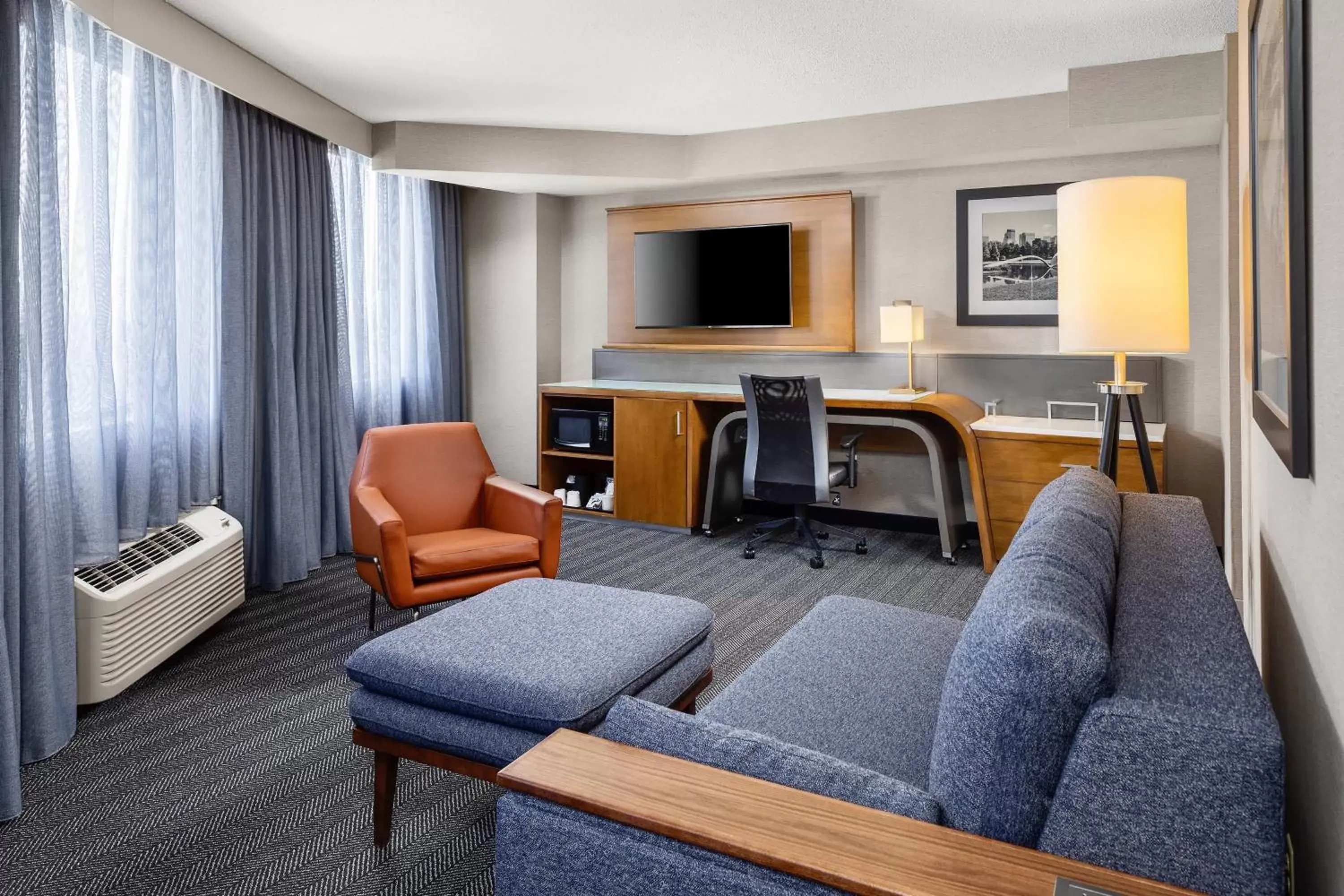 Living room, Seating Area in Courtyard by Marriott Minneapolis Downtown