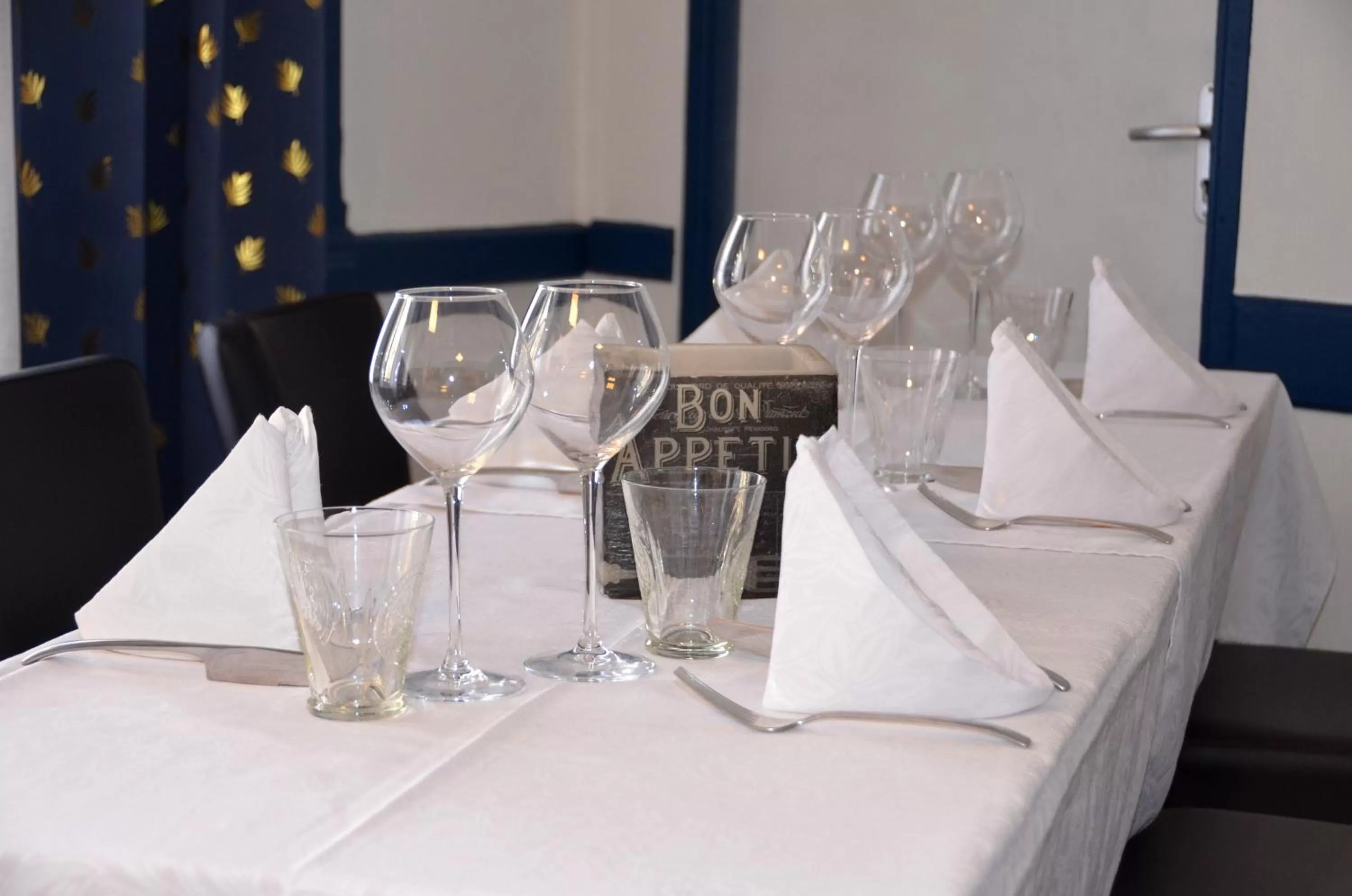 Restaurant/Places to Eat in Aux Lys d'Or