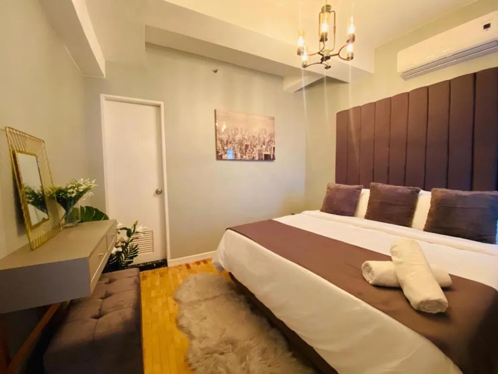 Bedroom, Bed in Mpt Suites