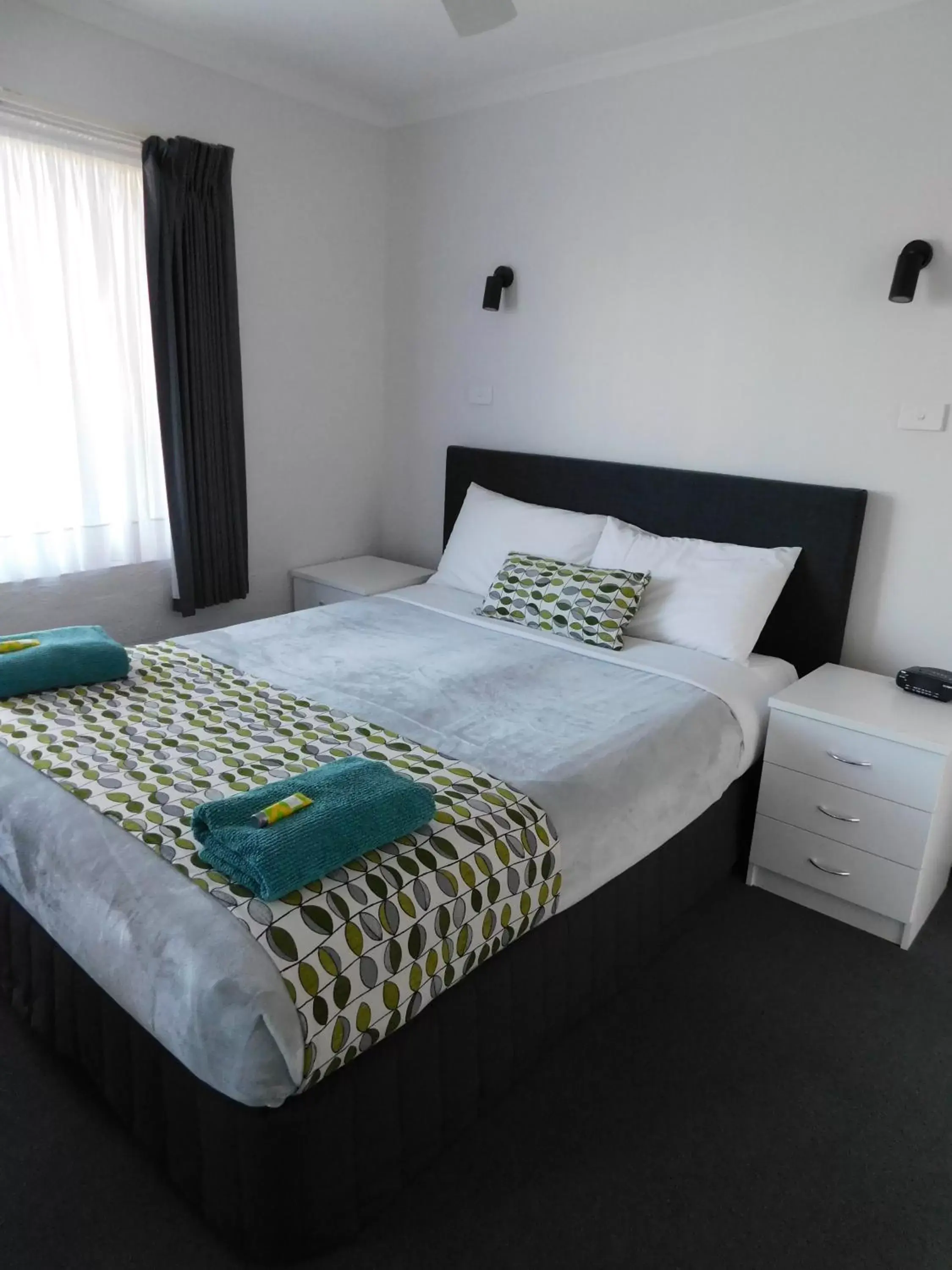 Bedroom, Bed in Merimbula Lake Apartments