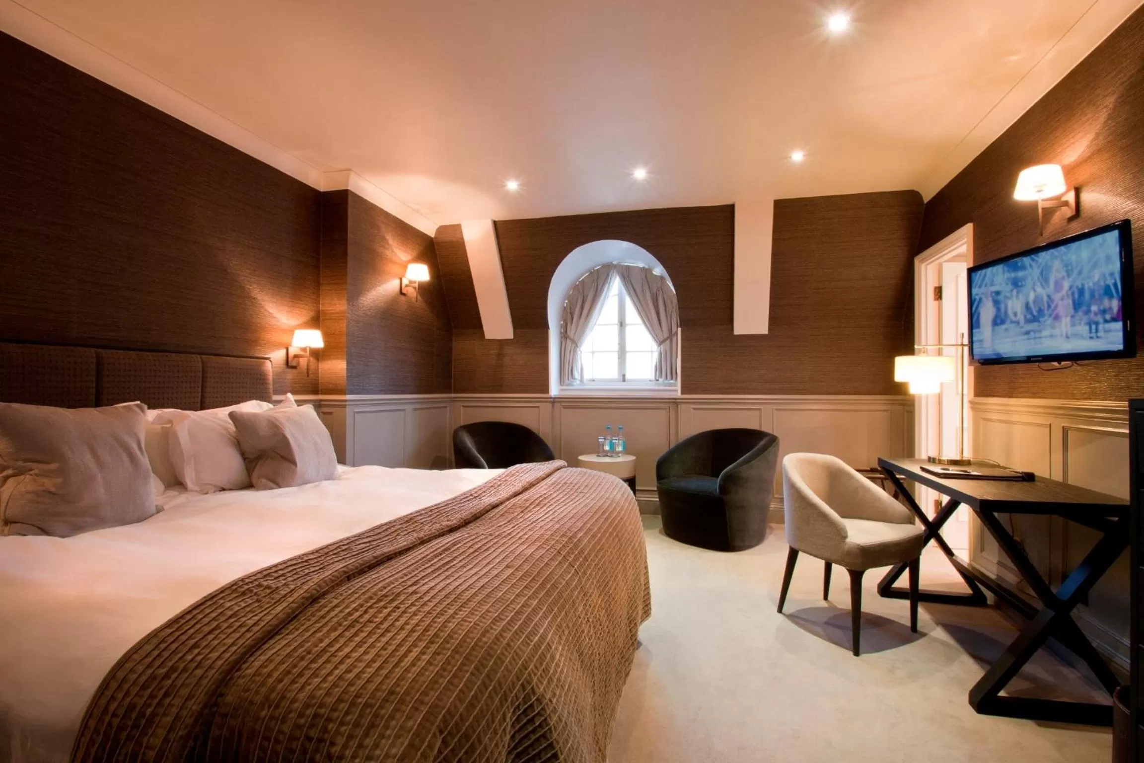 Bed in St Michael's Manor Hotel - St Albans