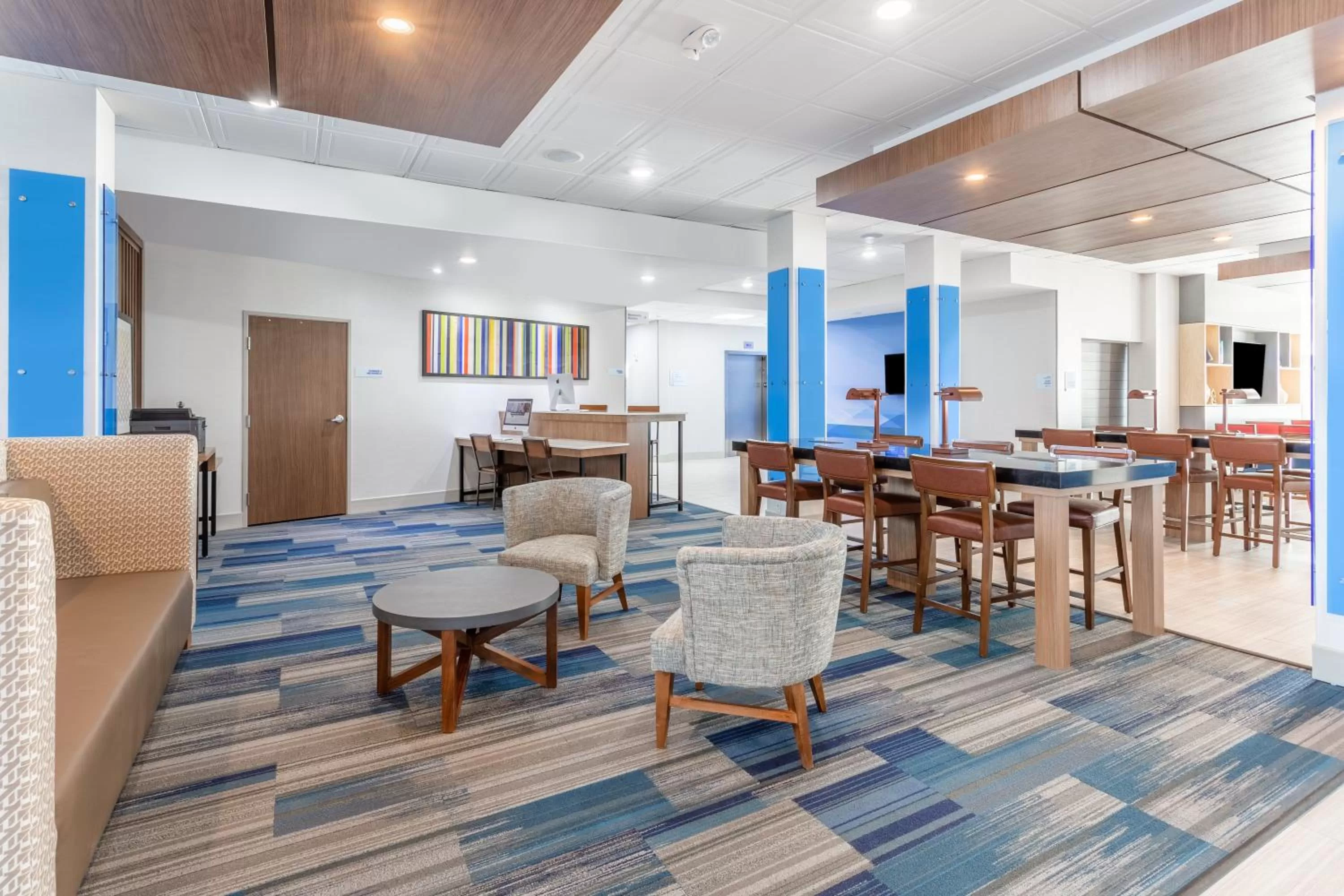 Property building in Holiday Inn Express & Suites Kearney by IHG