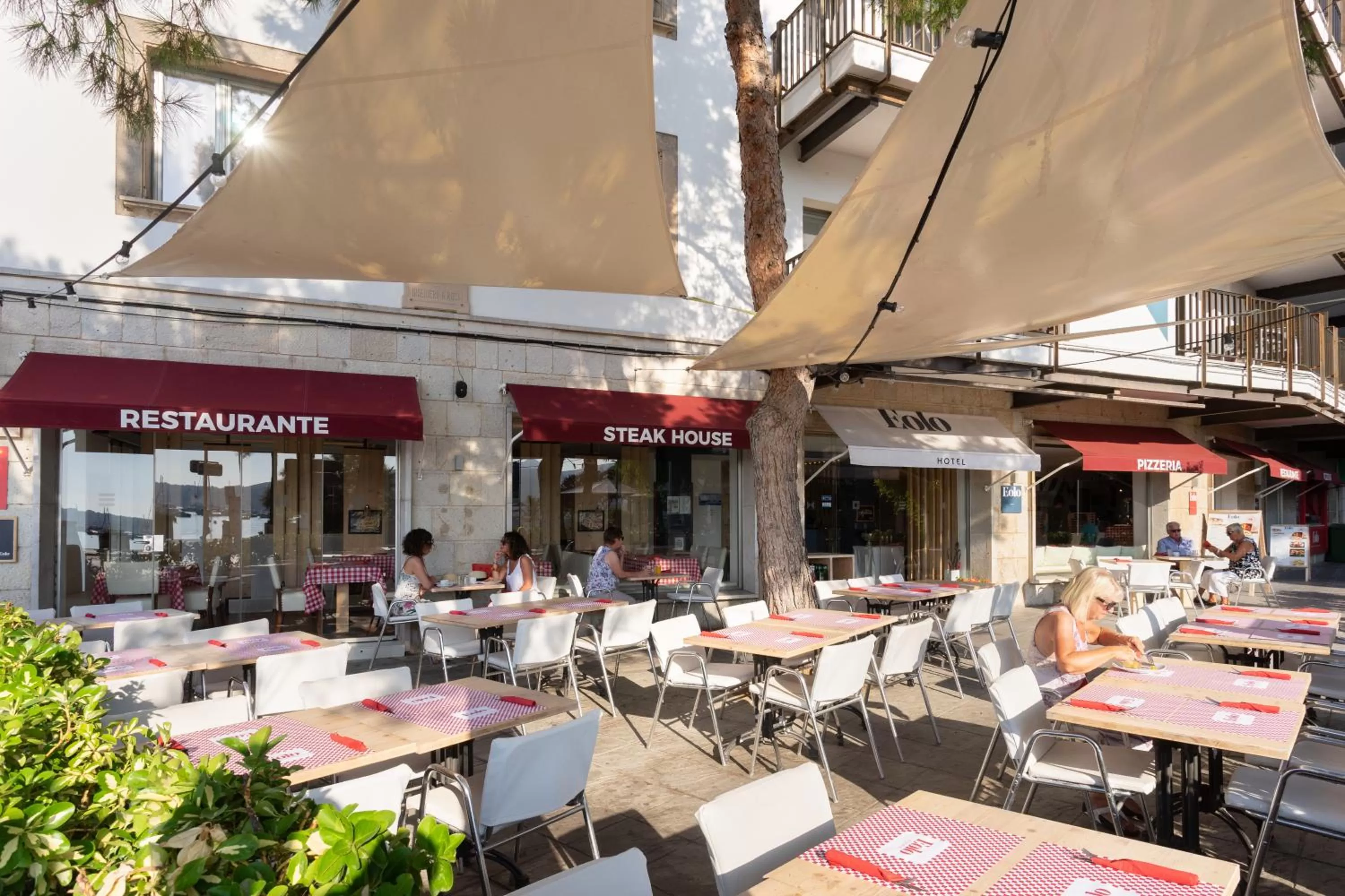 Seating area in Hotel Eolo