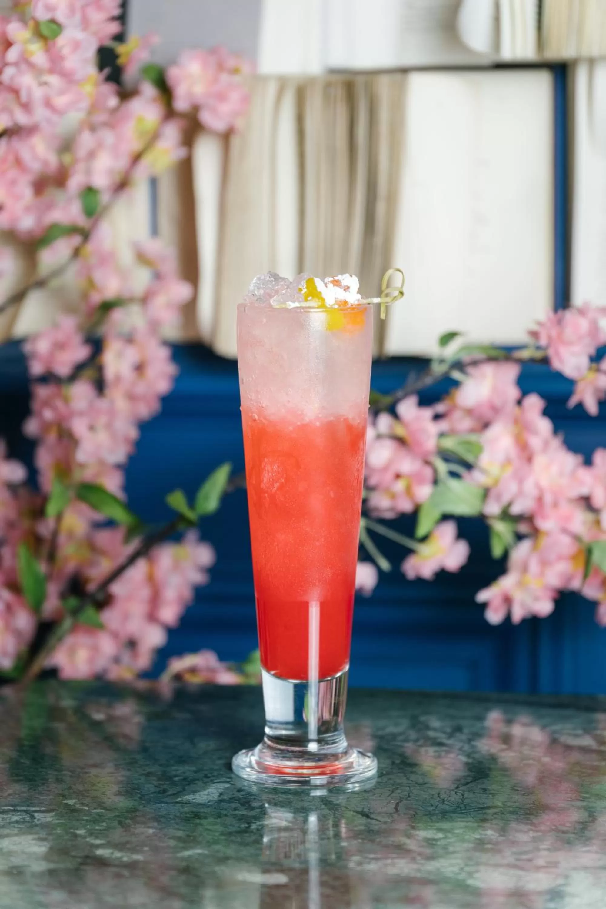 Lounge or bar in voco Grand Central Glasgow by IHG