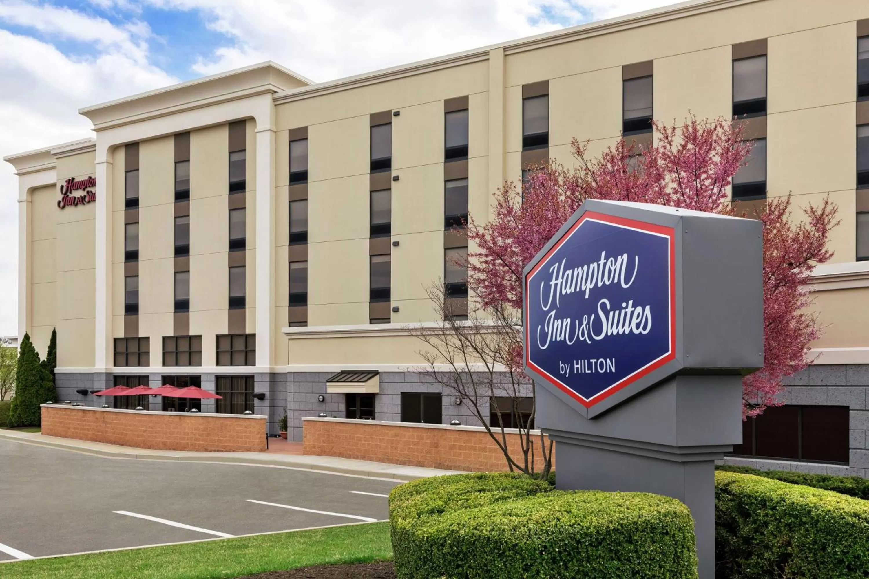 Property building in Hampton Inn & Suites Frederick/Fort Detrick