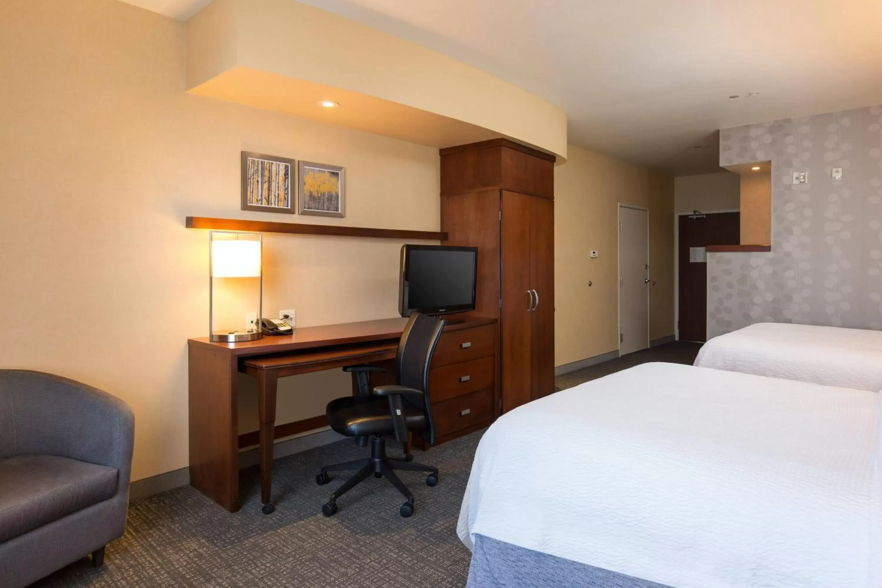 Photo of the whole room, TV/Entertainment Center in Courtyard by Marriott Rancho Cucamonga