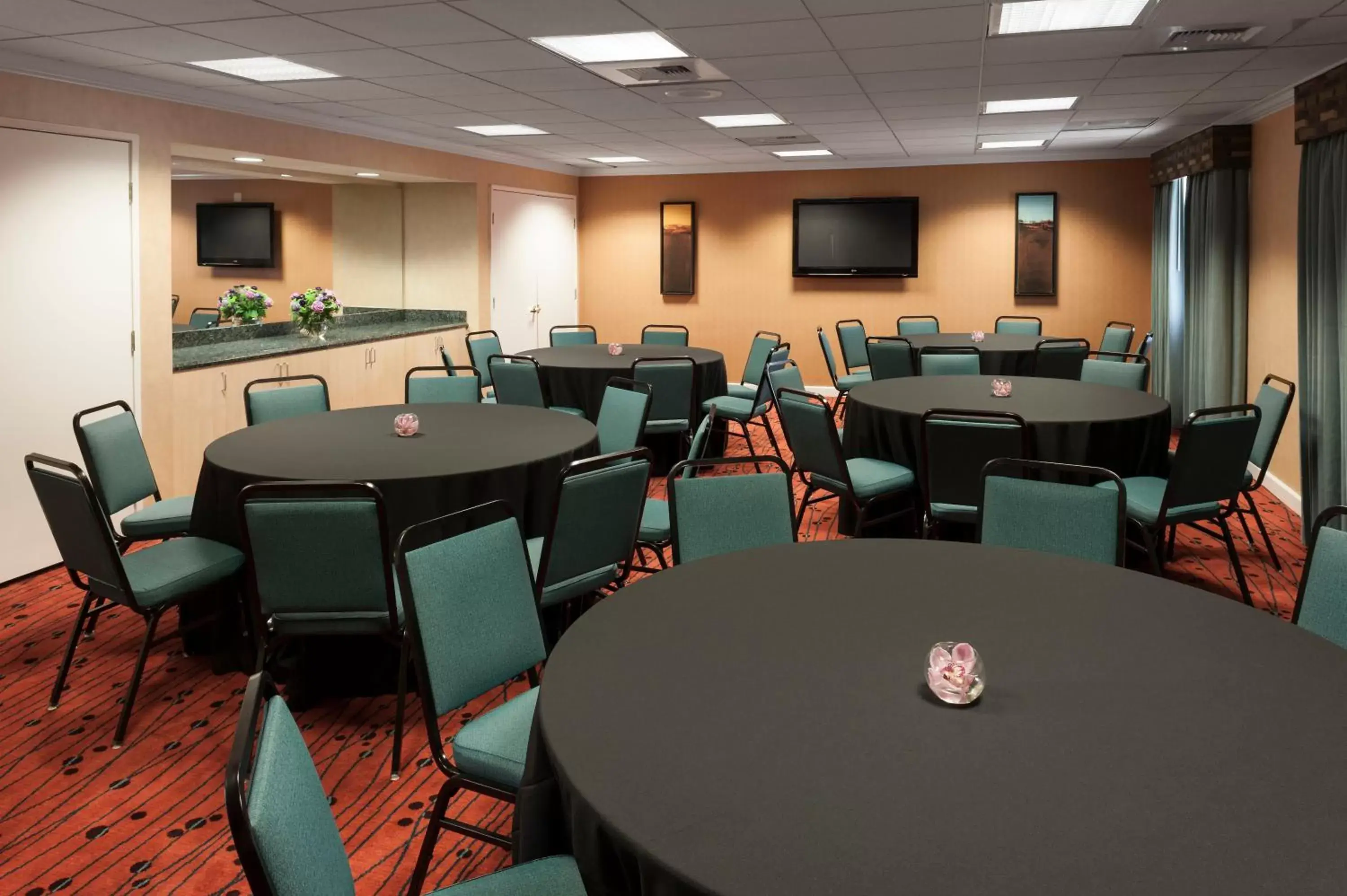 Meeting/conference room, Restaurant/Places to Eat in Residence Inn by Marriott San Diego Downtown