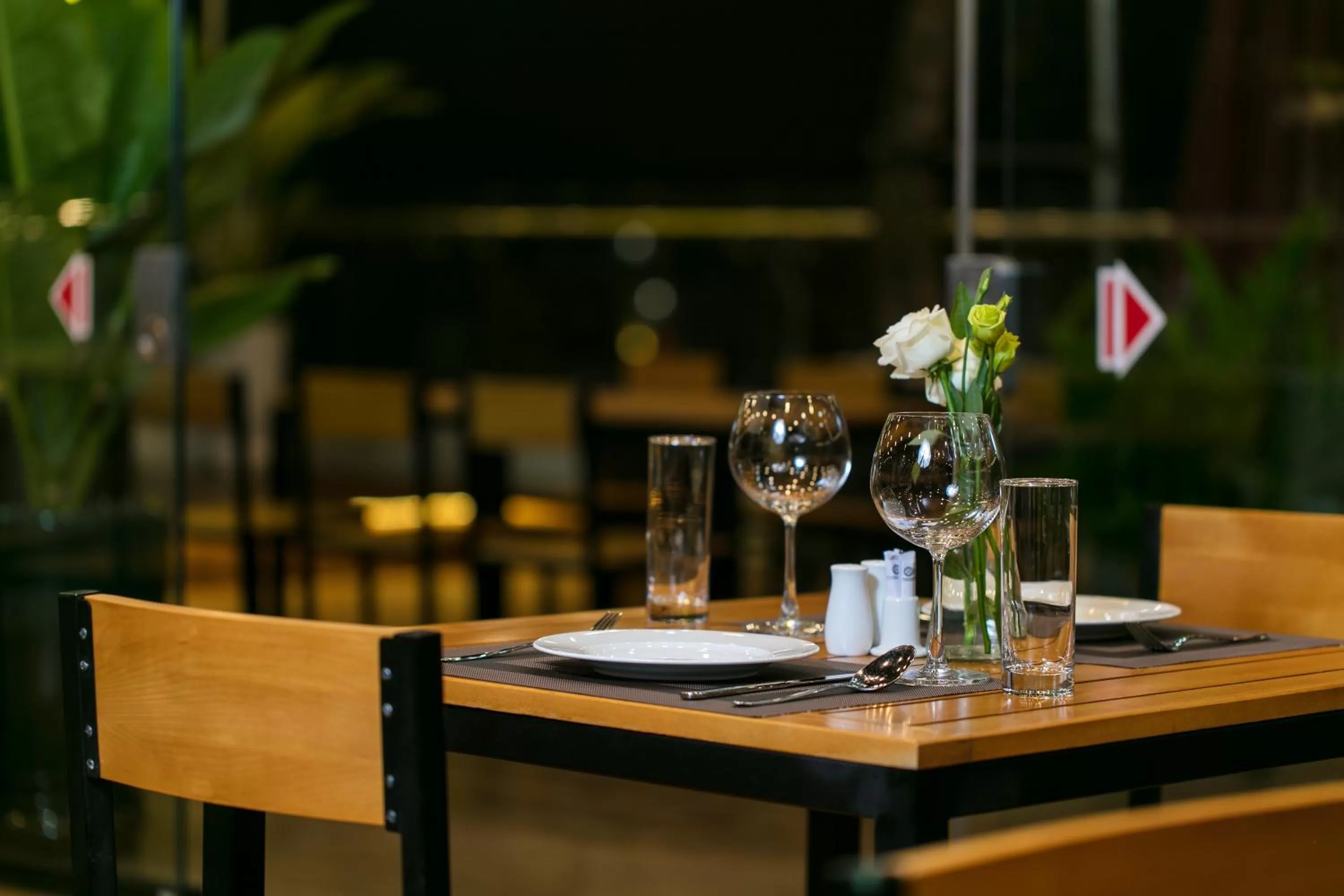 Restaurant/places to eat in Halais Hotel