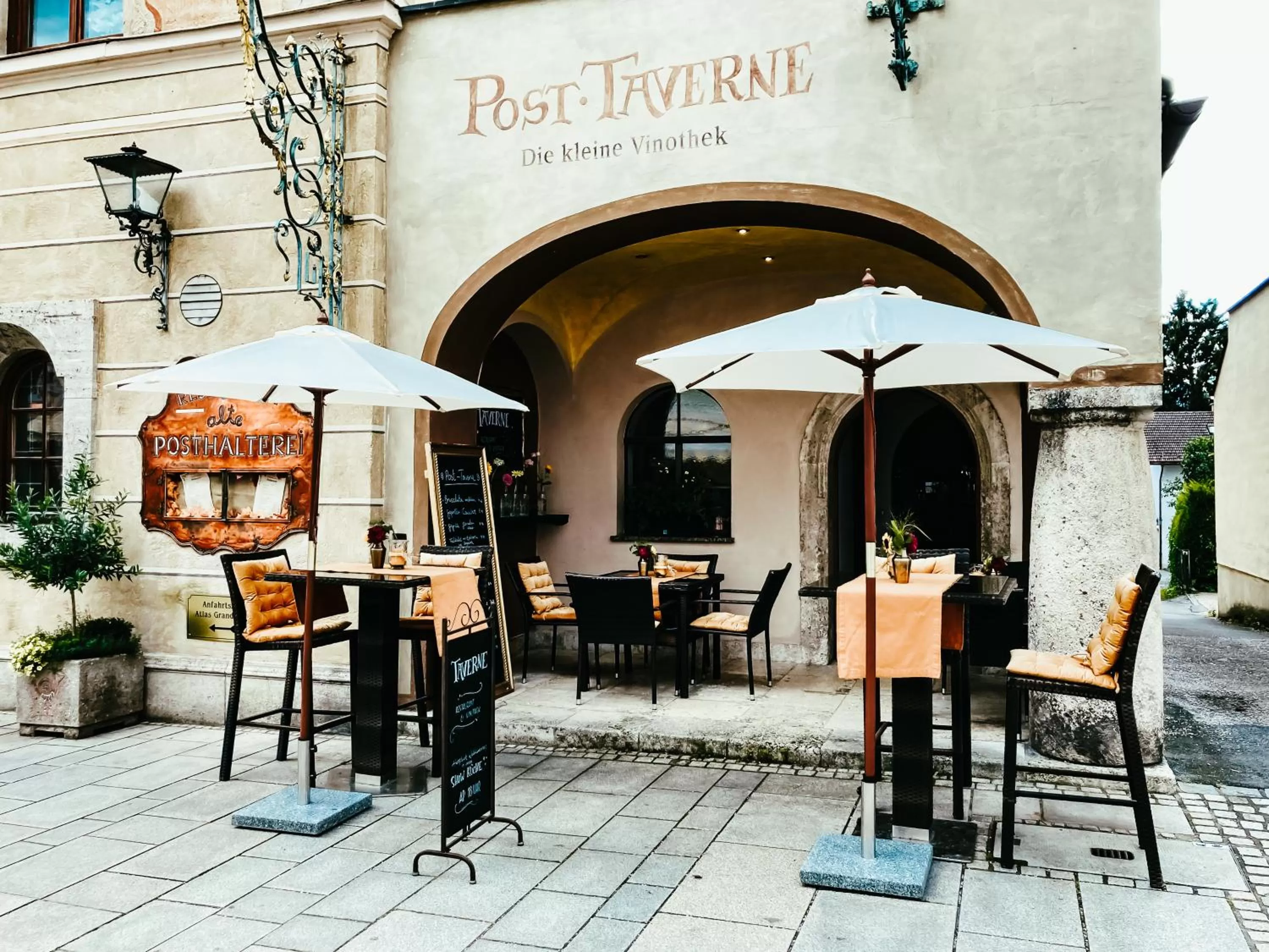 Restaurant/places to eat in Atlas Grand Hotel