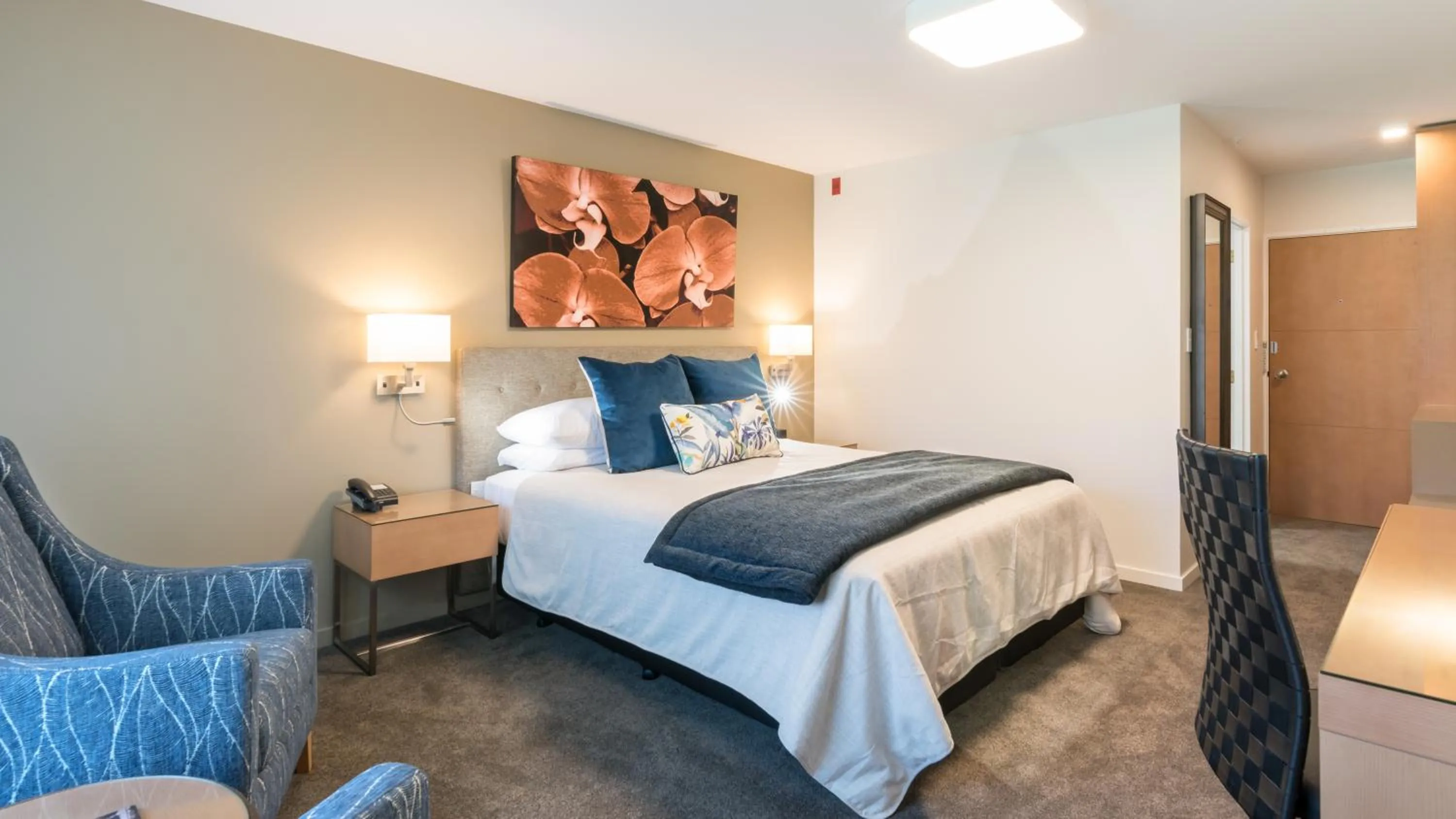 Bedroom, Bed in Distinction Hamilton Hotel & Conference Centre