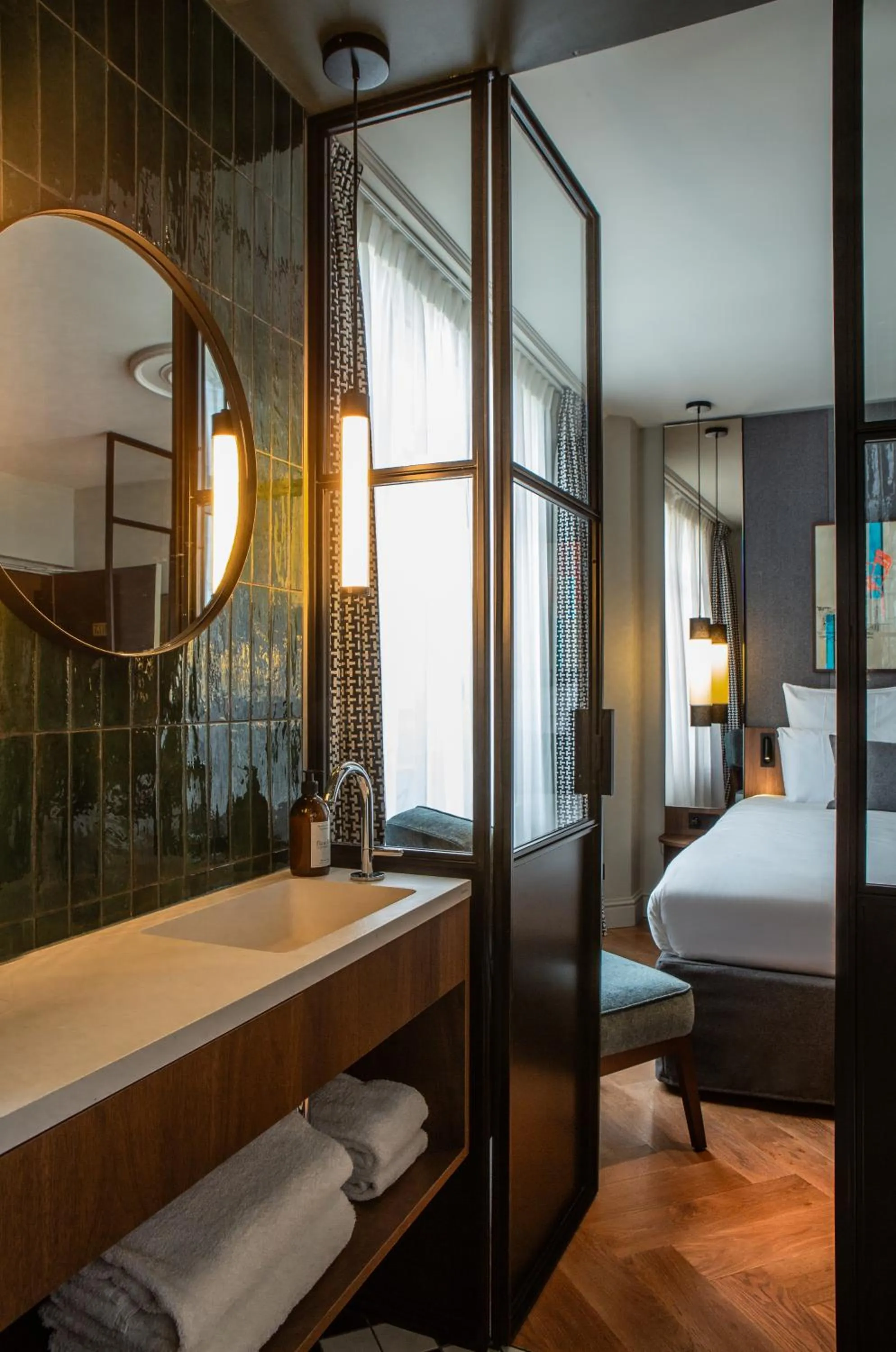 Bed, Bathroom in ibis Styles Paris Gare du Nord TGV