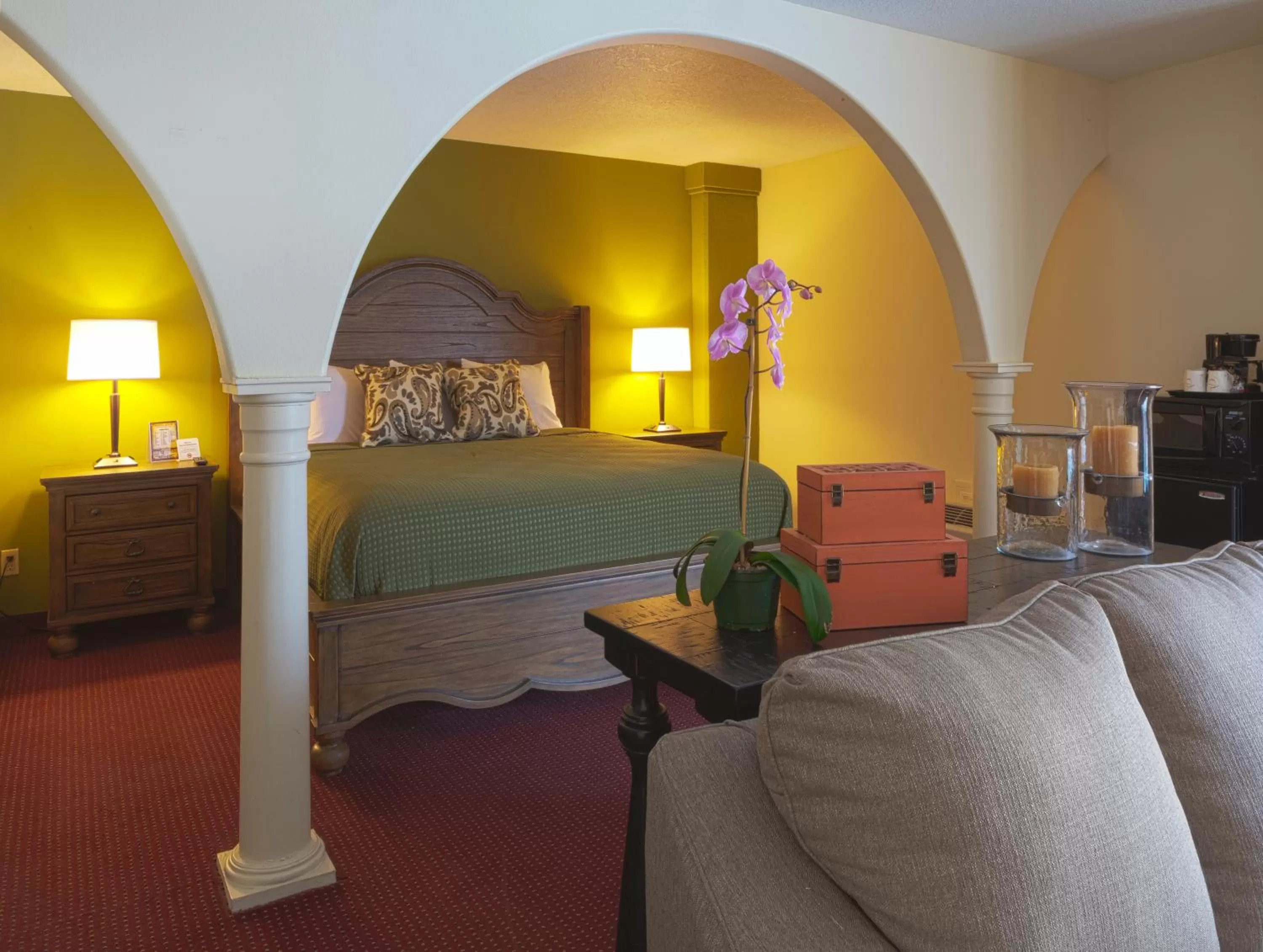 Photo of the whole room, Bed in Marina Inn & Suites Chalmette-New Orleans