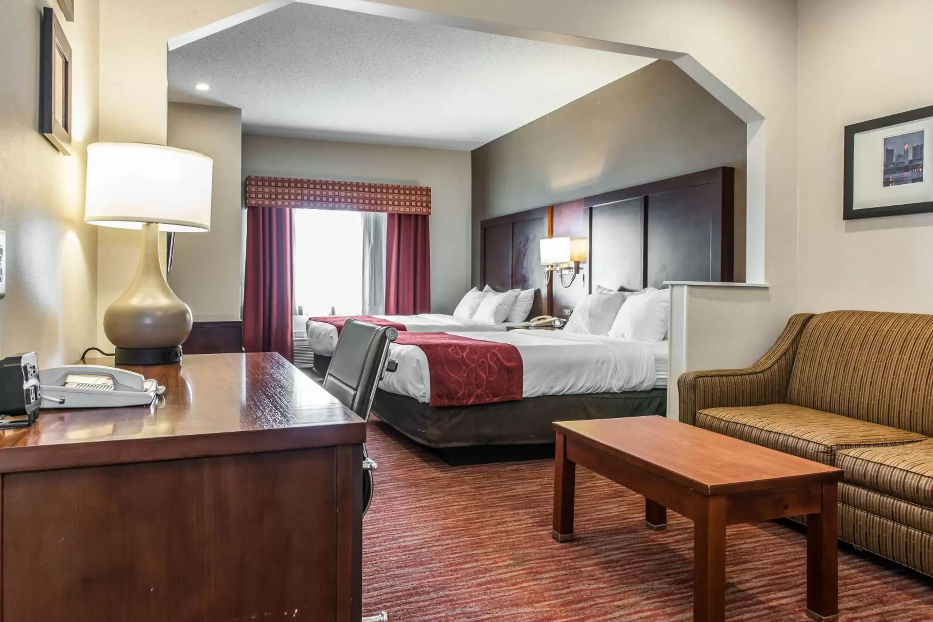 Photo of the whole room, Bed in Comfort Suites Columbus