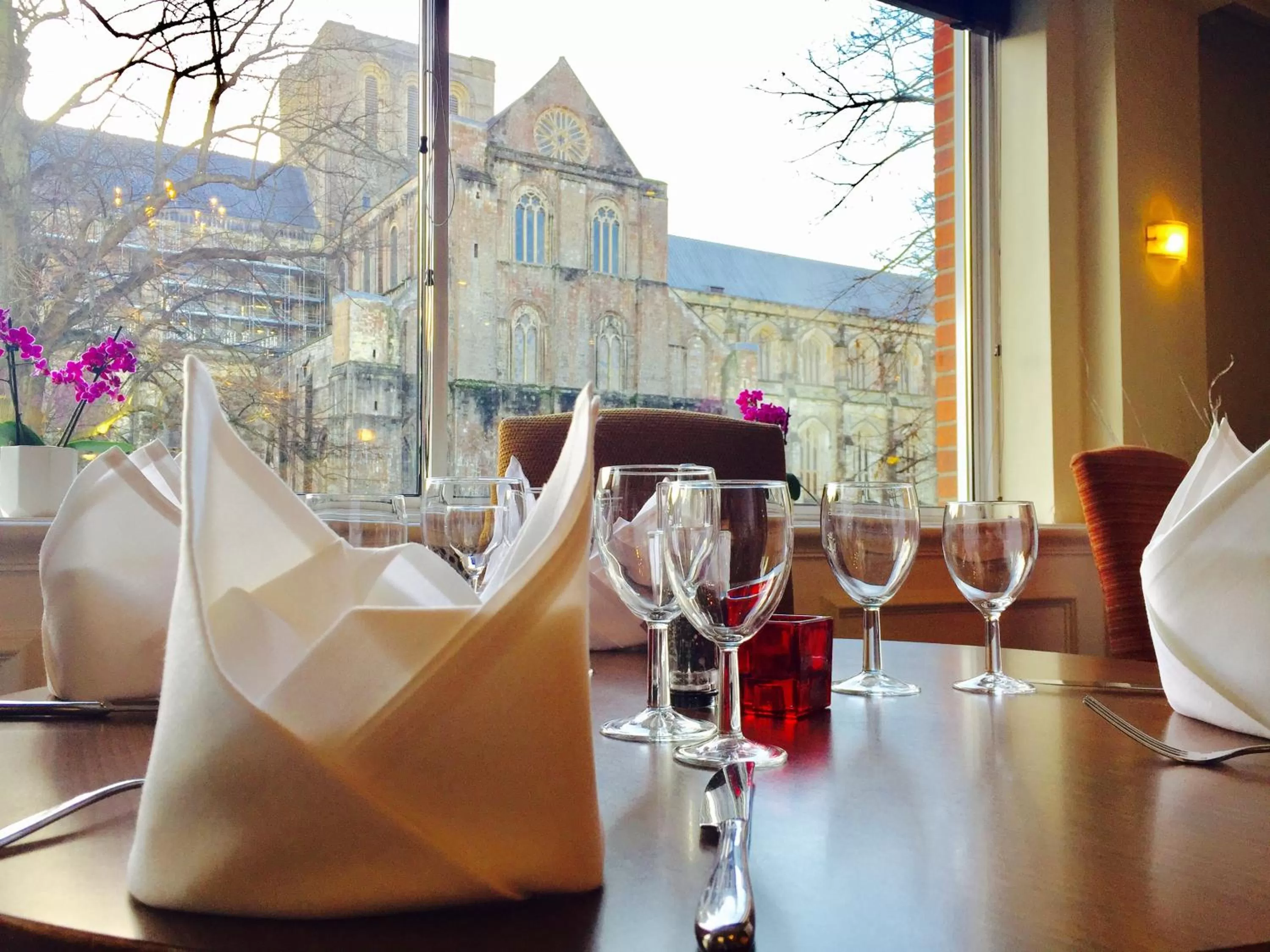 Restaurant/places to eat in Winchester Wessex Hotel by Sunday