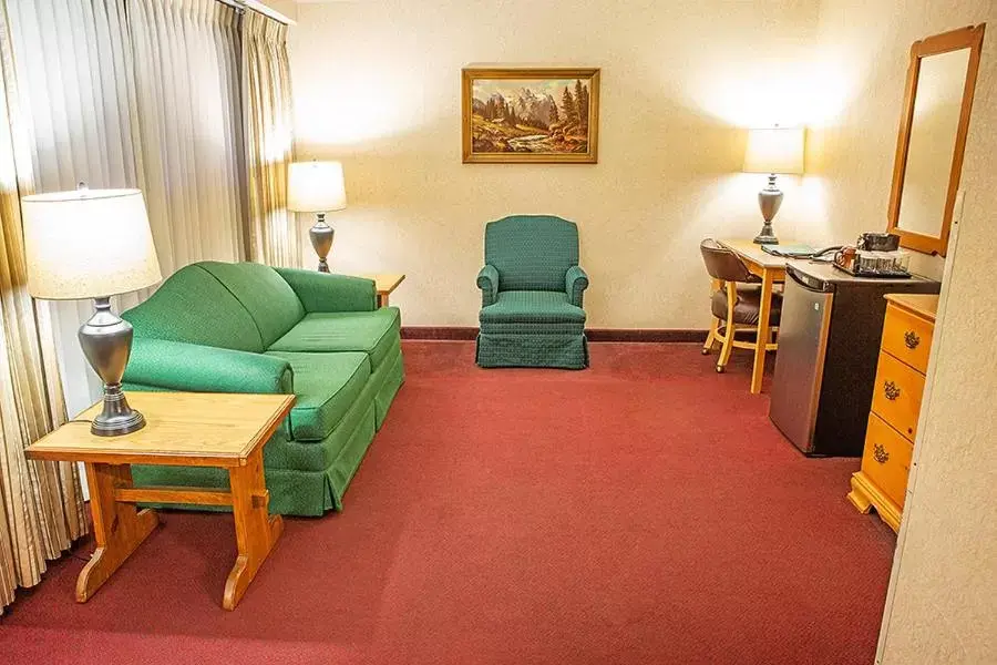 Living room, Seating Area in Bavarian Inn Lodge