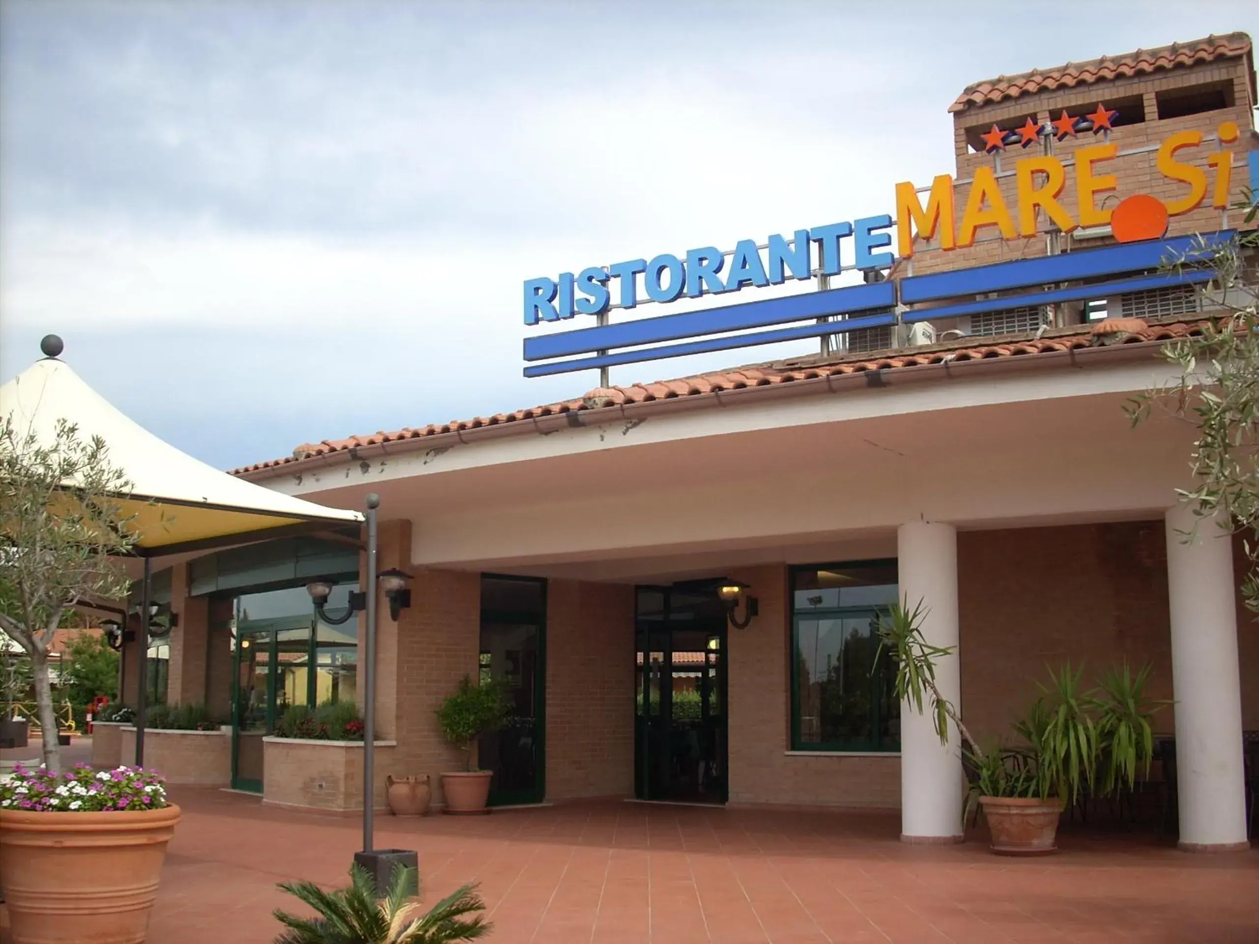 Restaurant/places to eat, Property Building in Villaggio Mare Si