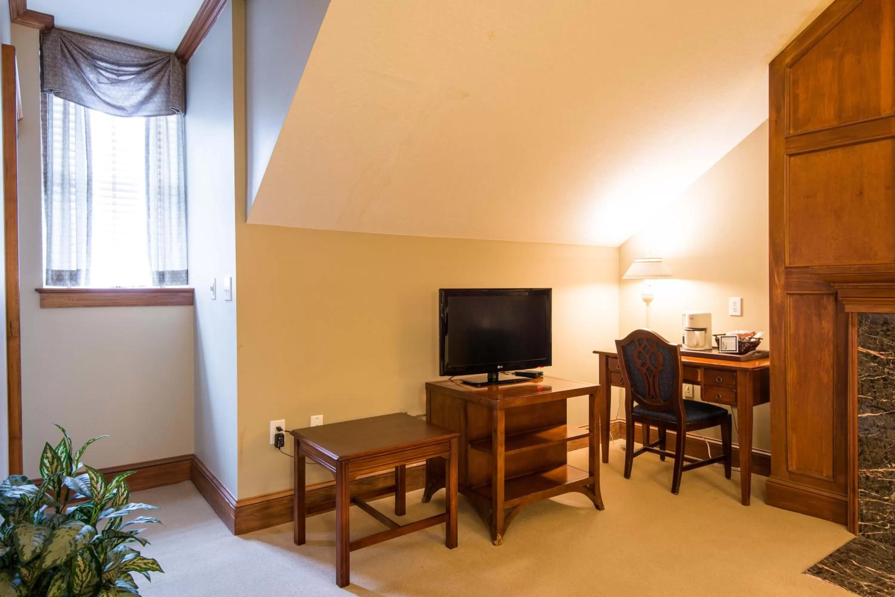 Honeymoon Suite in Fort Harrison State Park Inn