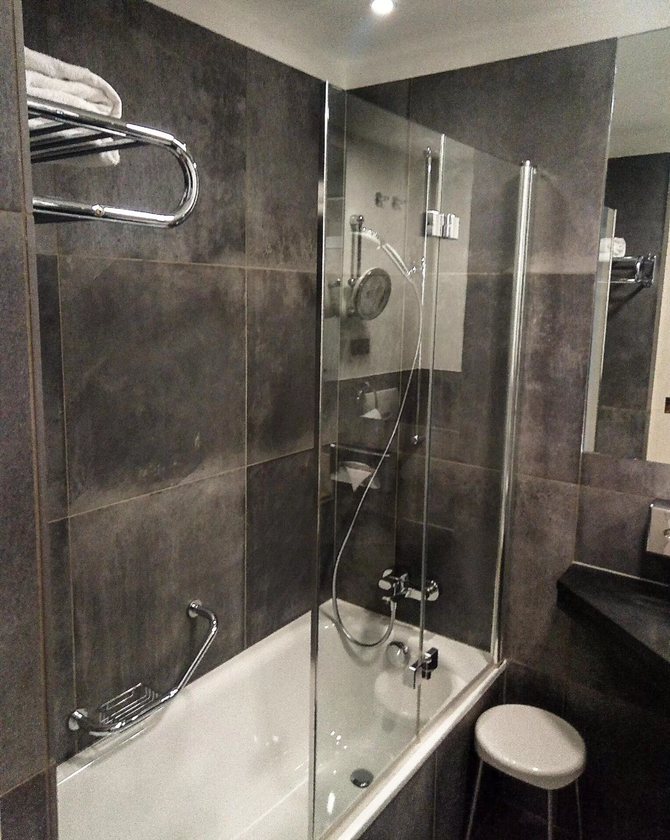 Shower in Eden Hotel Wolff