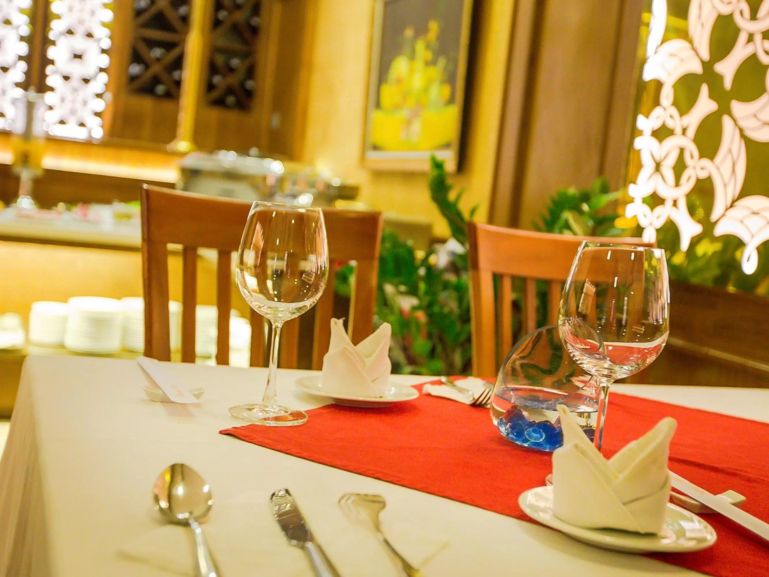 Restaurant/Places to Eat in Emerald Boutique Hotel