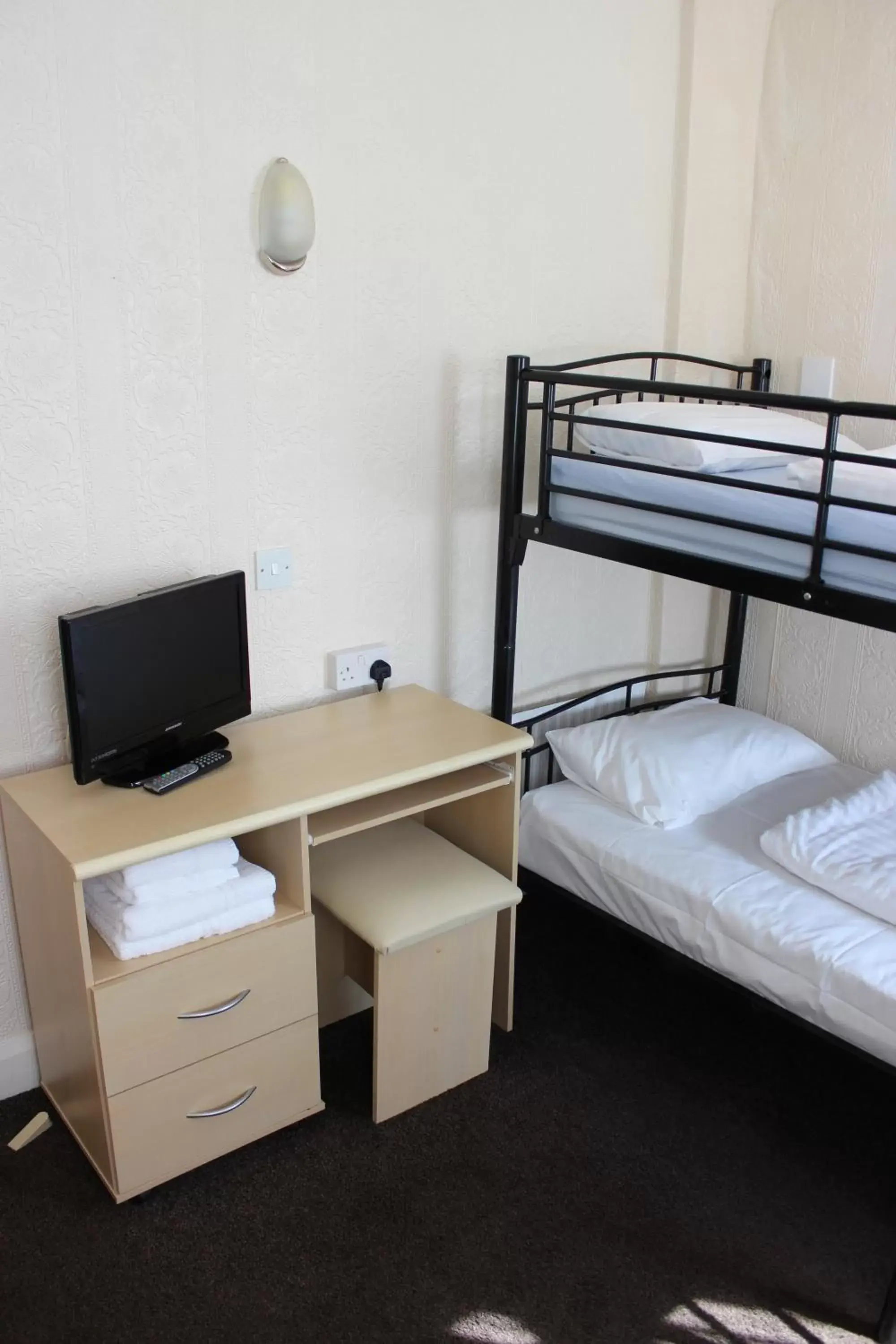 Bedroom in The Colwyn Hotel - near Pleasure Beach