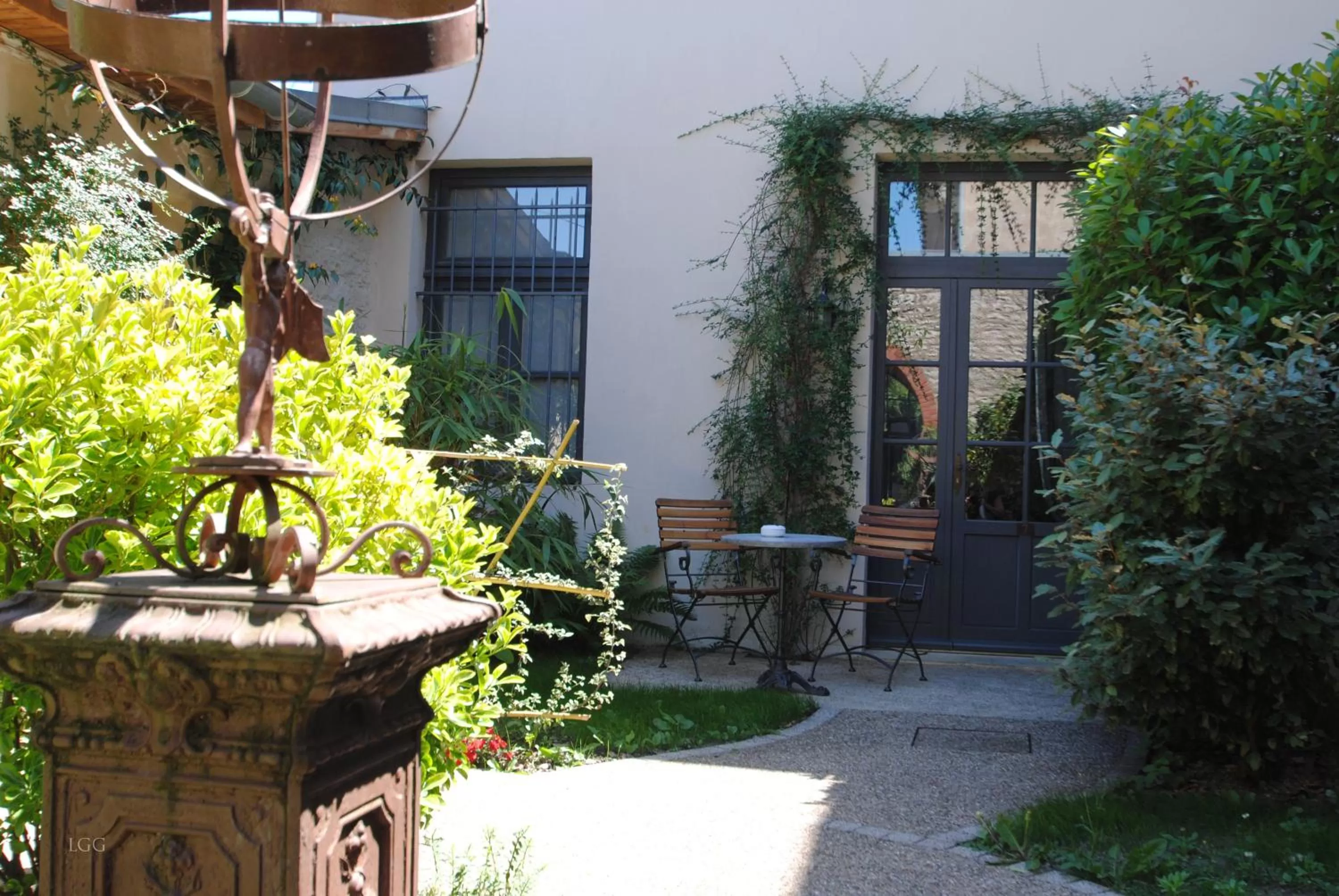Inner courtyard view in Hôtel Restaurant Spa Le Sauvage