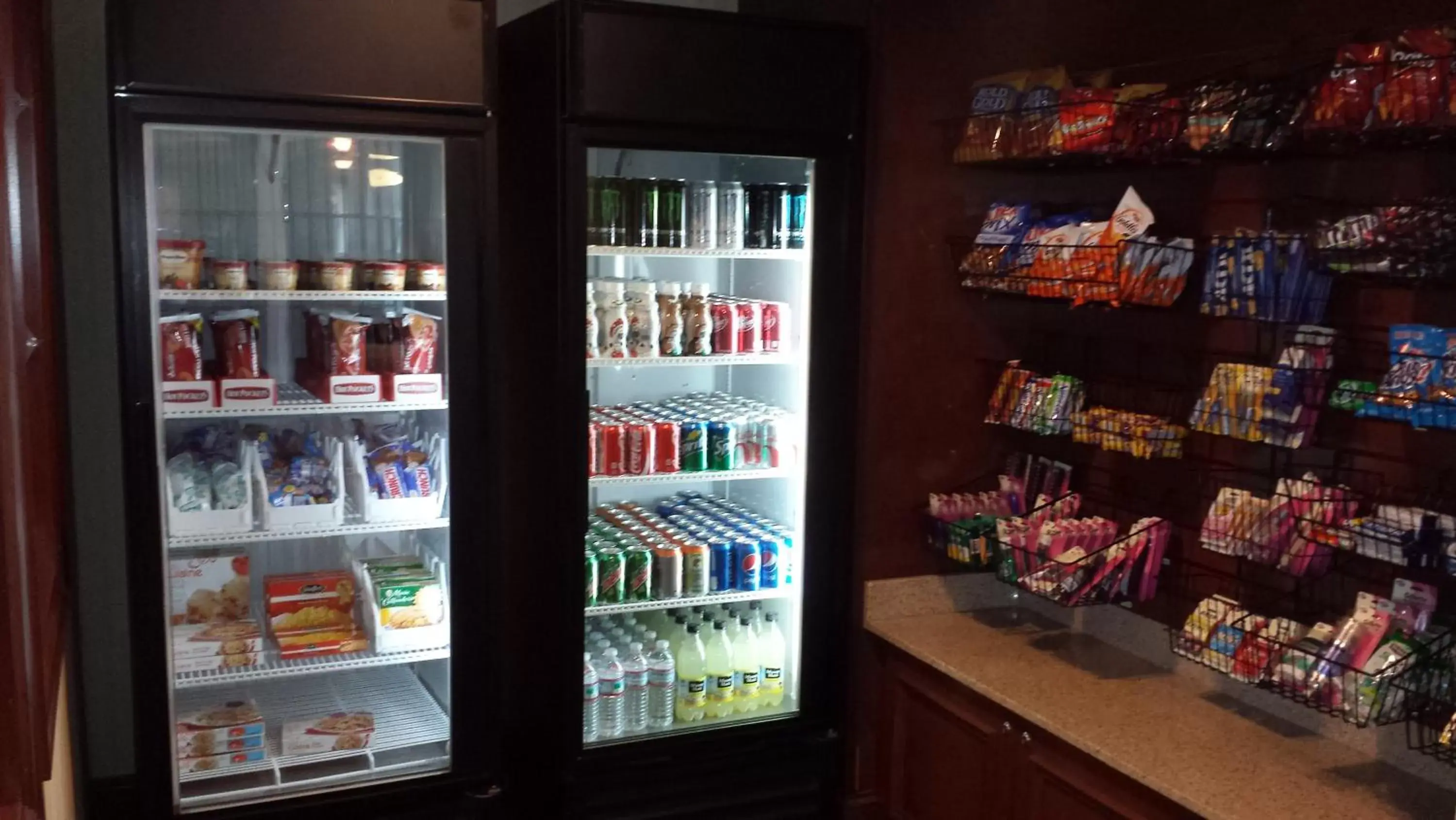 Food and drinks in Country Inn & Suites by Radisson, Braselton, GA Food and drinks in Country Inn & Suites by Radisson, Braselton, GA