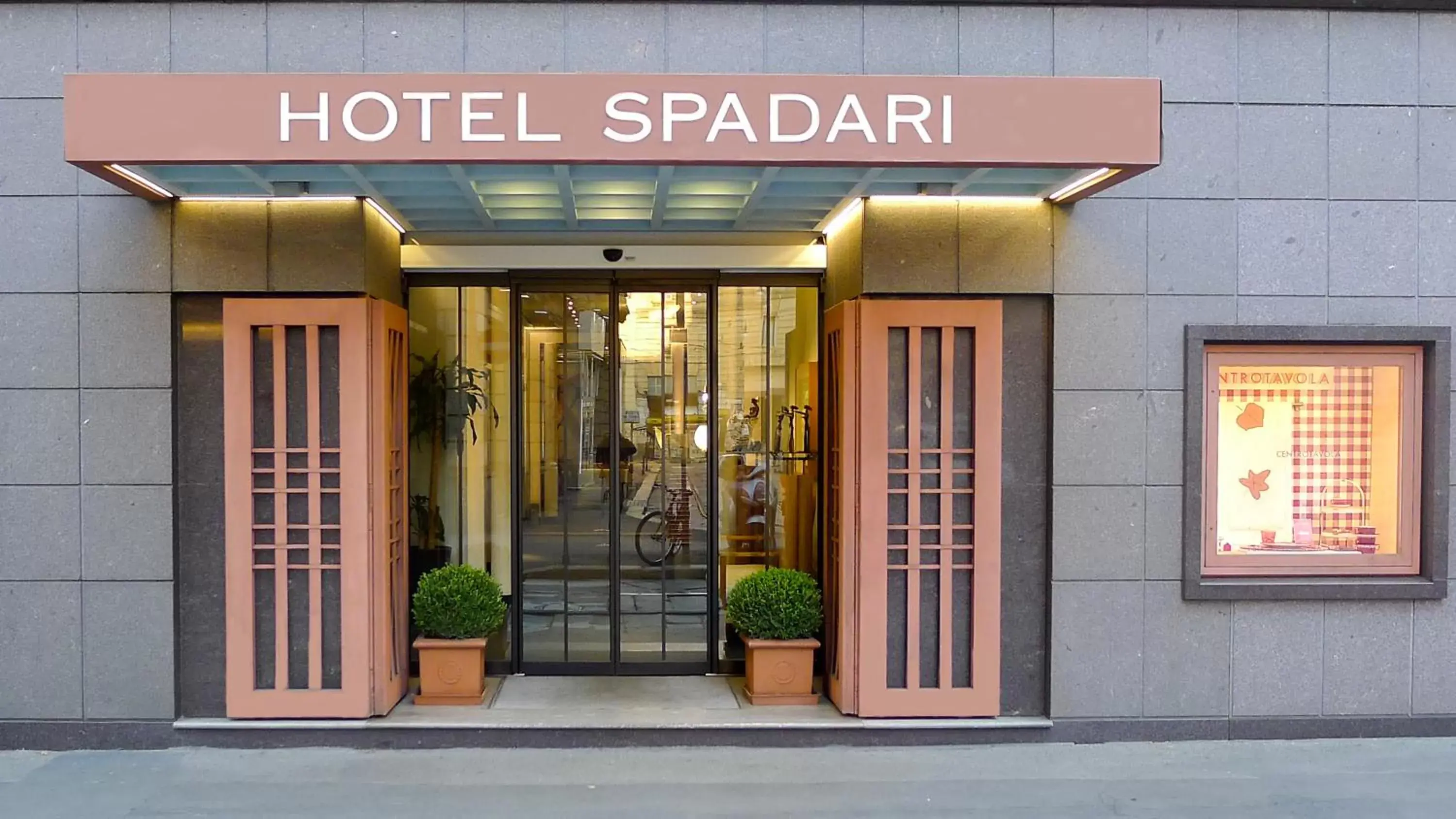 Facade/entrance in Hotel Spadari Al Duomo