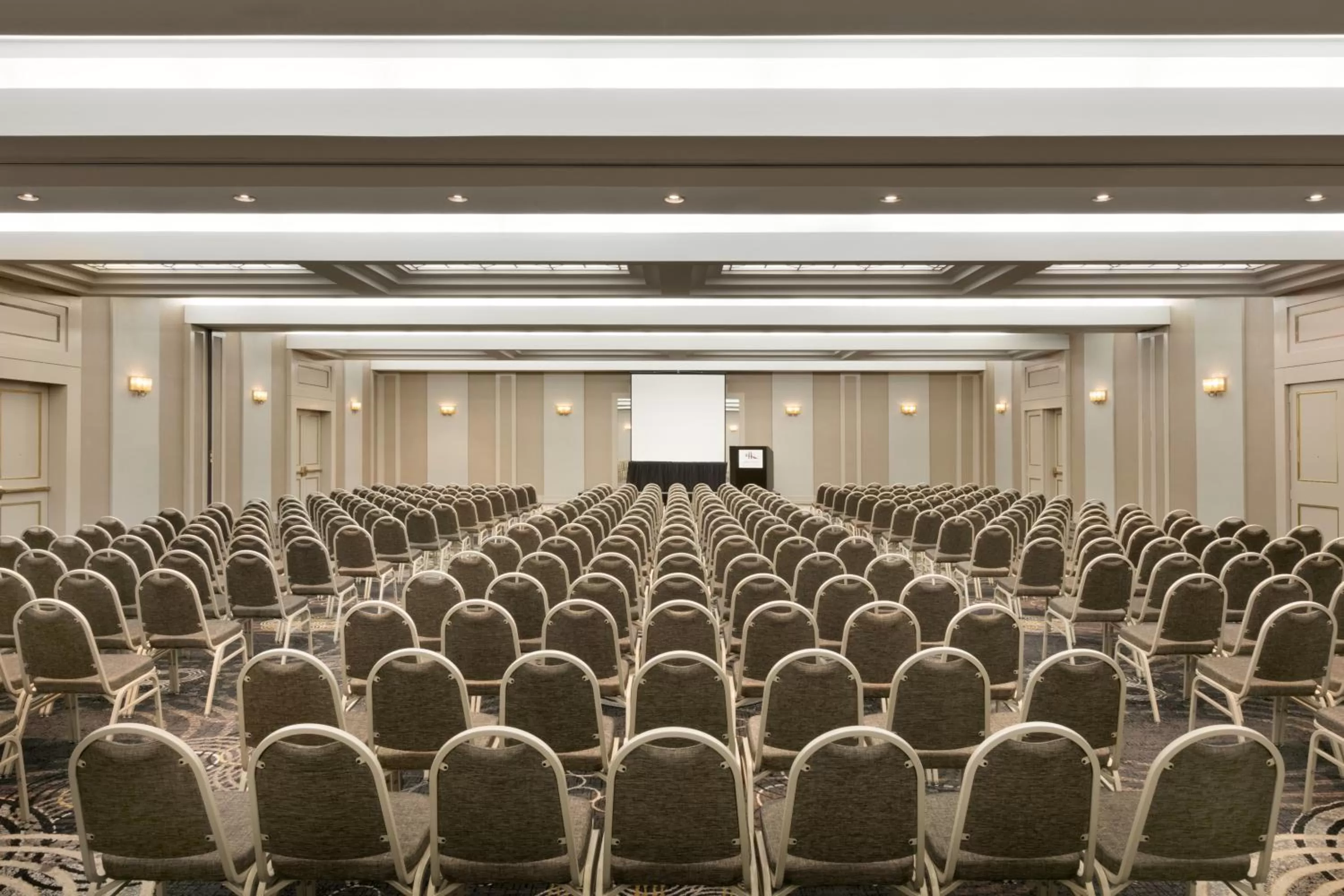 Meeting/conference room in DoubleTree by Hilton New York-LaGuardia