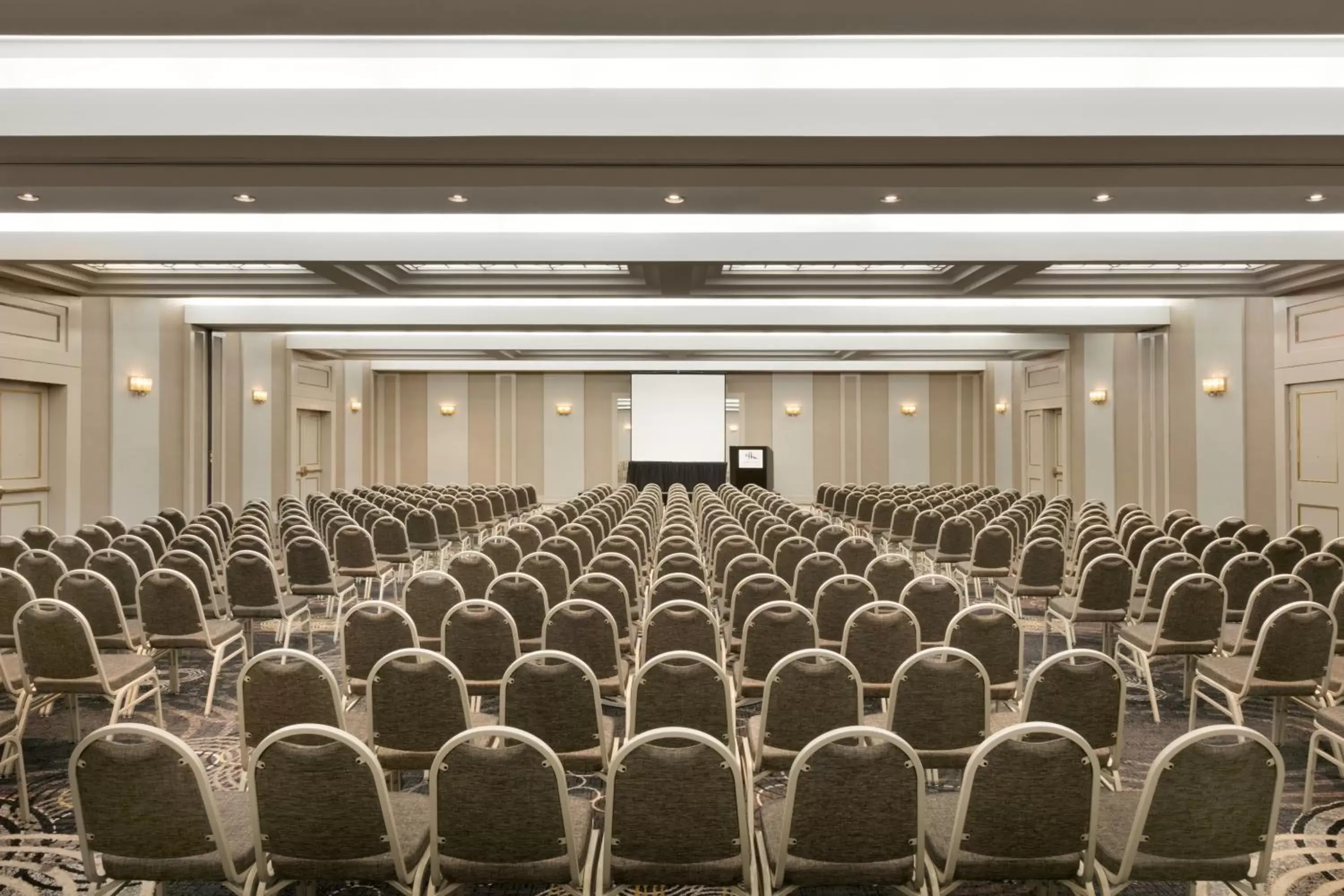 Meeting/conference room in LaGuardia Plaza Hotel