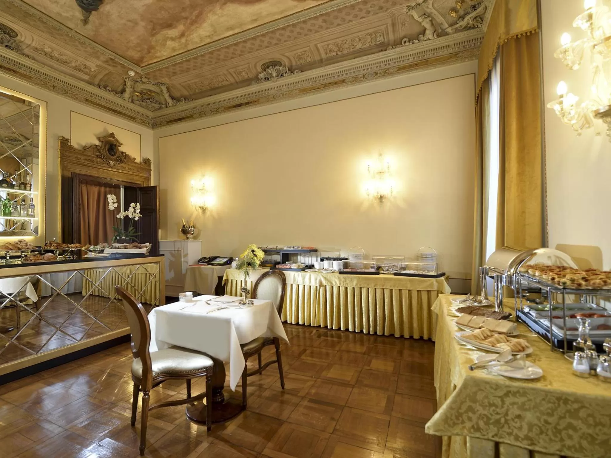 Restaurant/places to eat in Hotel Ai Cavalieri di Venezia