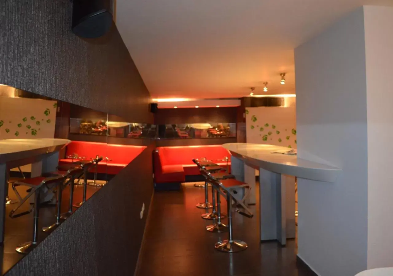 Restaurant/places to eat in San Simon Hotel Pereira By Soratama Restaurant/places to eat in San Simon Hotel Pereira By Soratama