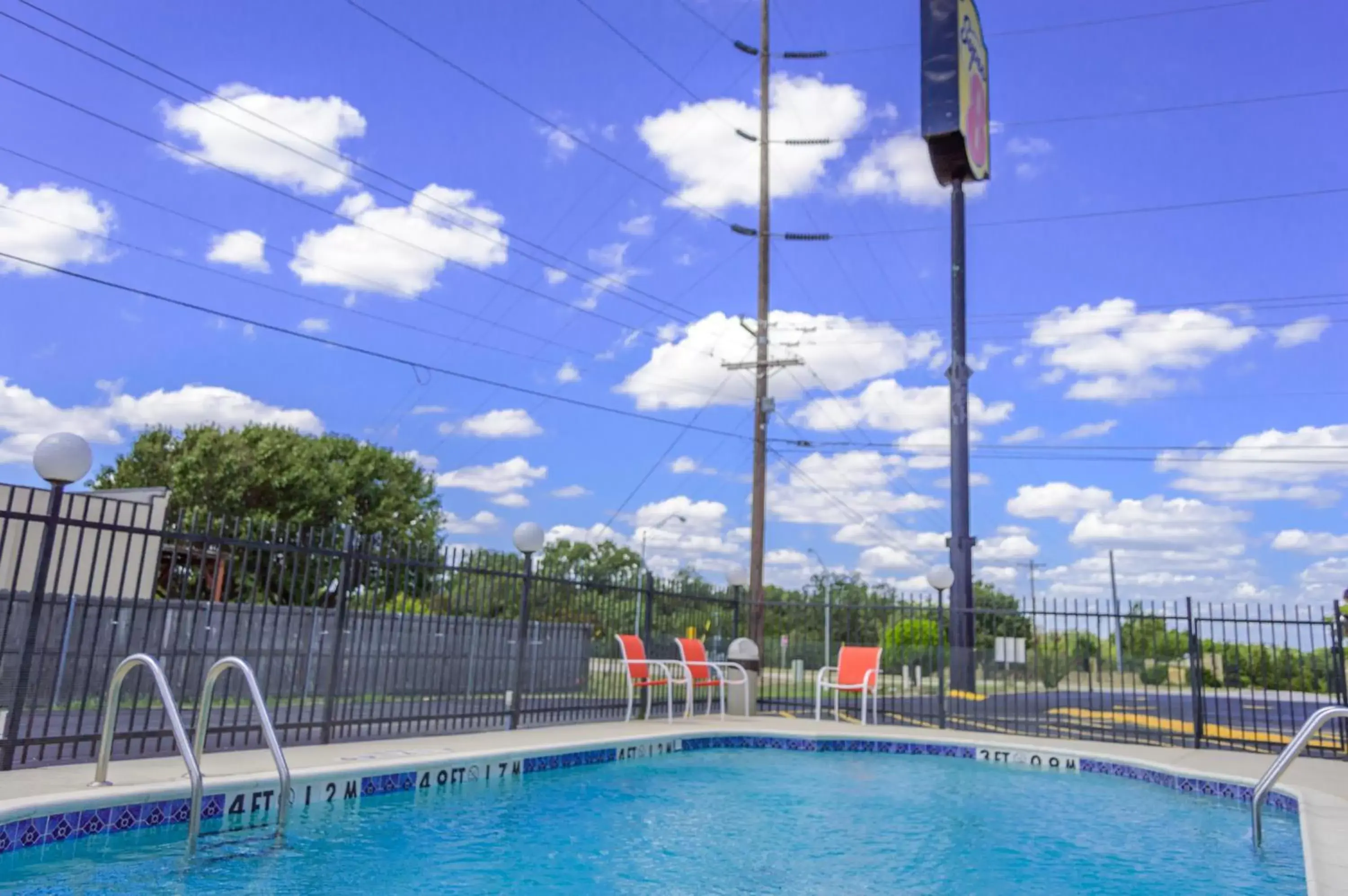 Swimming pool in Super 8 by Wyndham Ardmore Swimming pool in Super 8 by Wyndham Ardmore